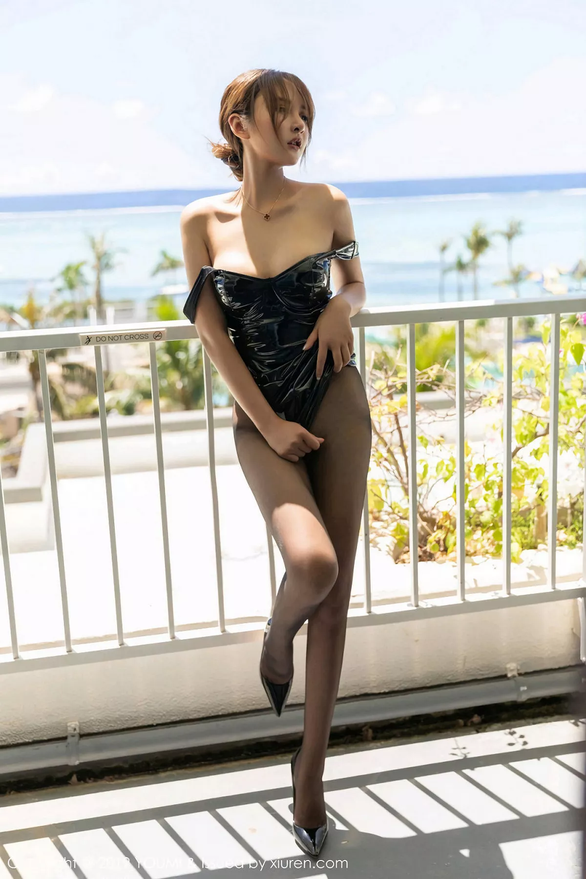 秀人集.com_[YouMi尤蜜荟]Vol.338_女神SOLO-尹菲塞班旅拍皮质连身裙配无内黑丝裤袜诱惑写真40P