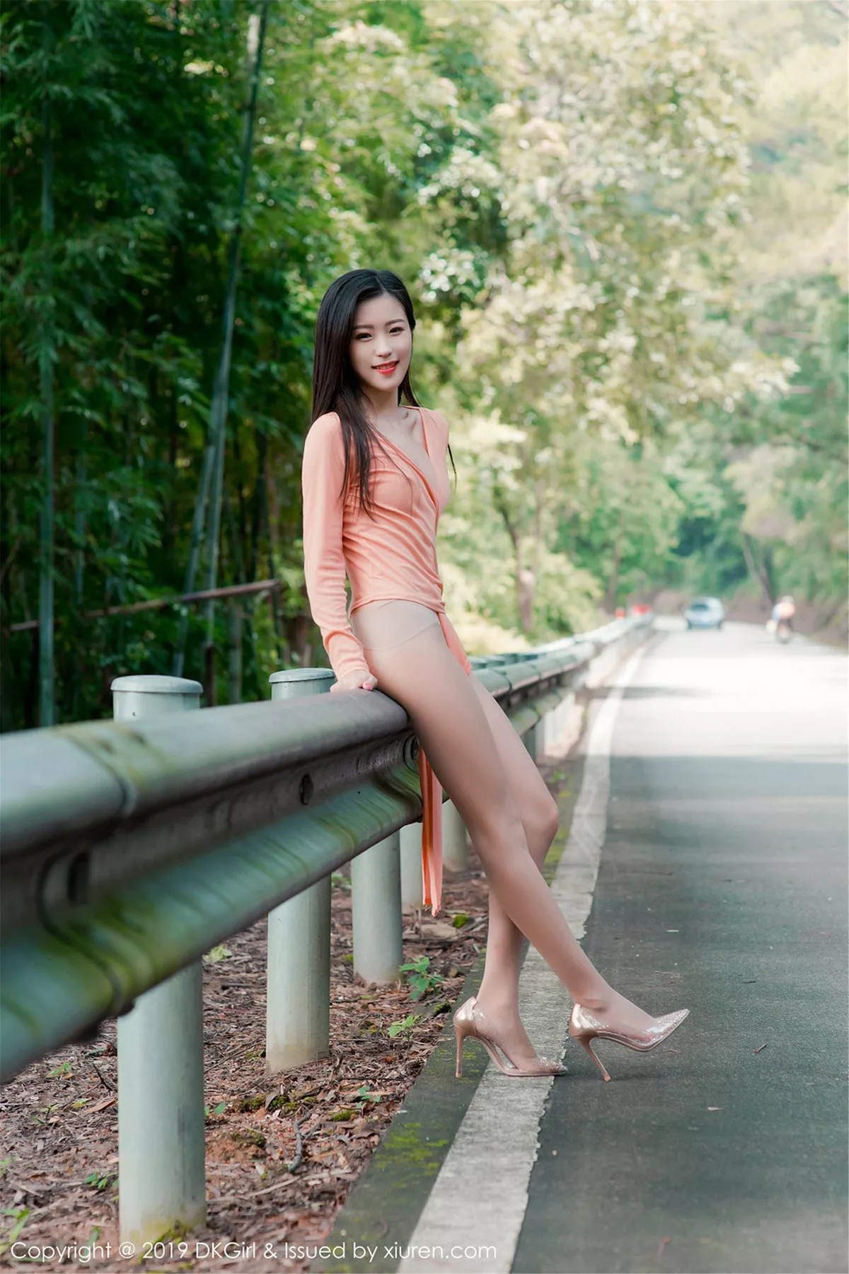 秀人集.com_[DKGirl御女郎]Vol.114_嫩模小子怡Alice户外露天车拍系列无内肉丝裤袜惹火诱惑写真48P