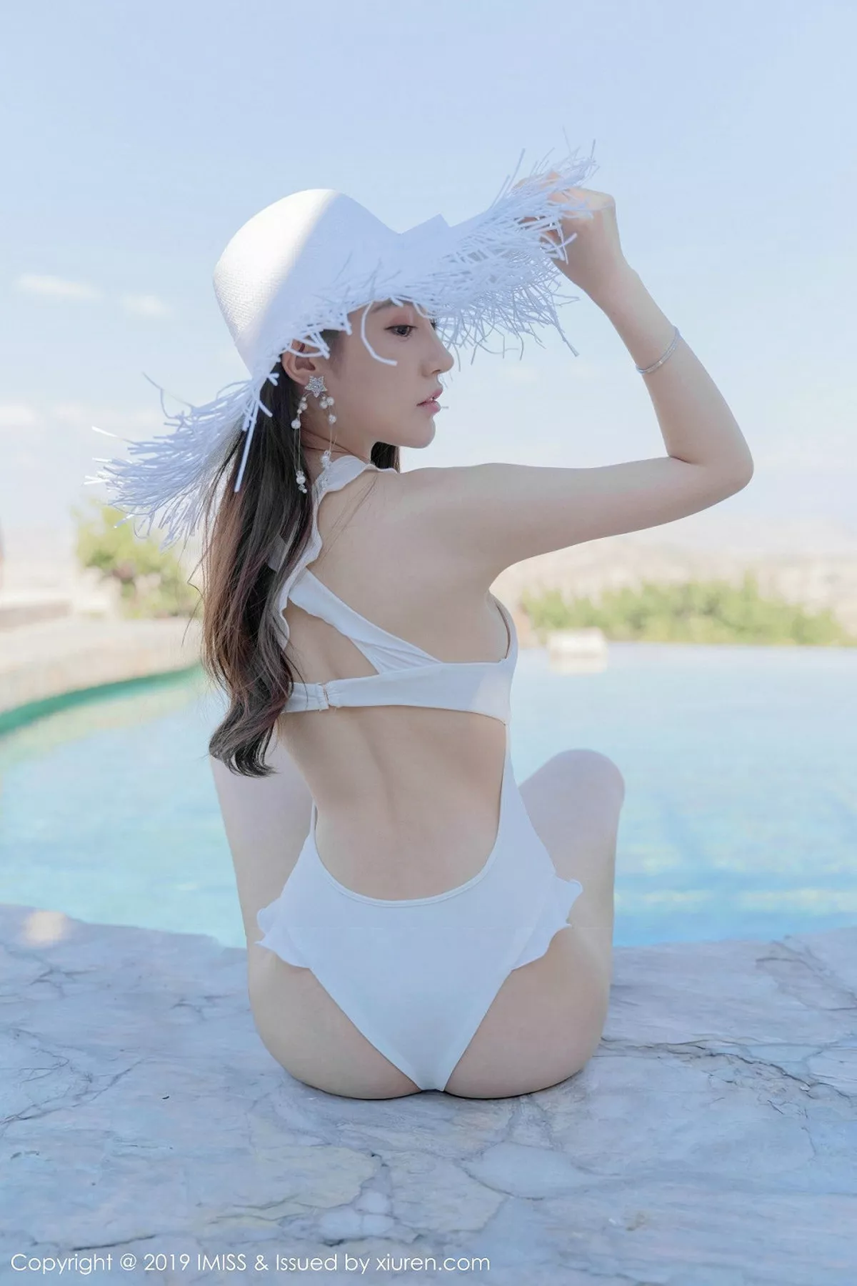 秀人集.com_[IMISS爱蜜社]Vol.368_女神Lynn刘奕宁土耳其旅拍户外白色比基尼秀完美身材诱惑写真39P