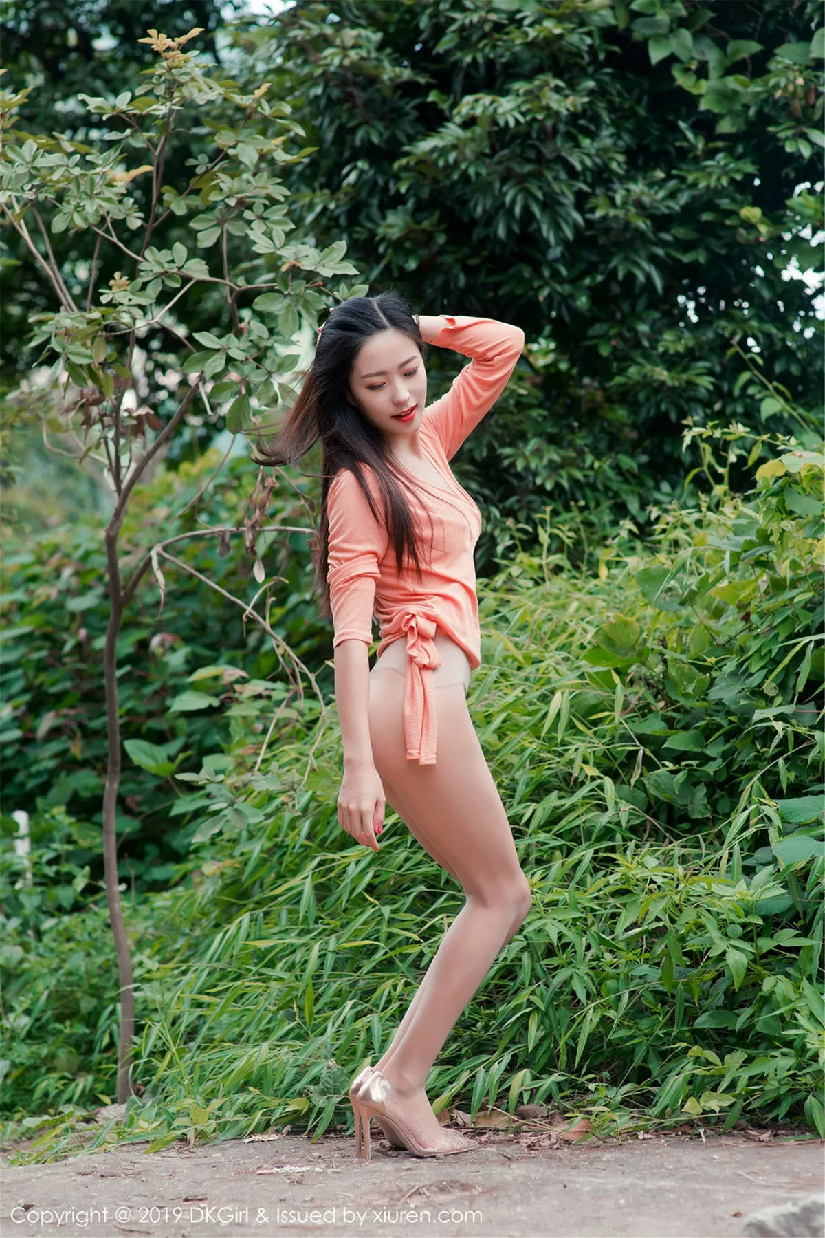 秀人集.com_[DKGirl御女郎]Vol.114_嫩模小子怡Alice户外露天车拍系列无内肉丝裤袜惹火诱惑写真48P