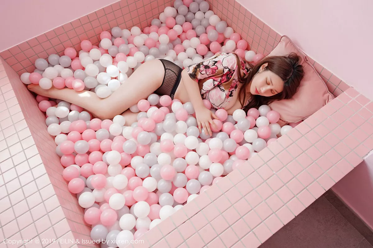 秀人集.com_[FeiLin嗲囡囡]Vol.204_嫩模李清婳私房缕空开档连体黑丝秀完美身材撩人诱惑写真40P