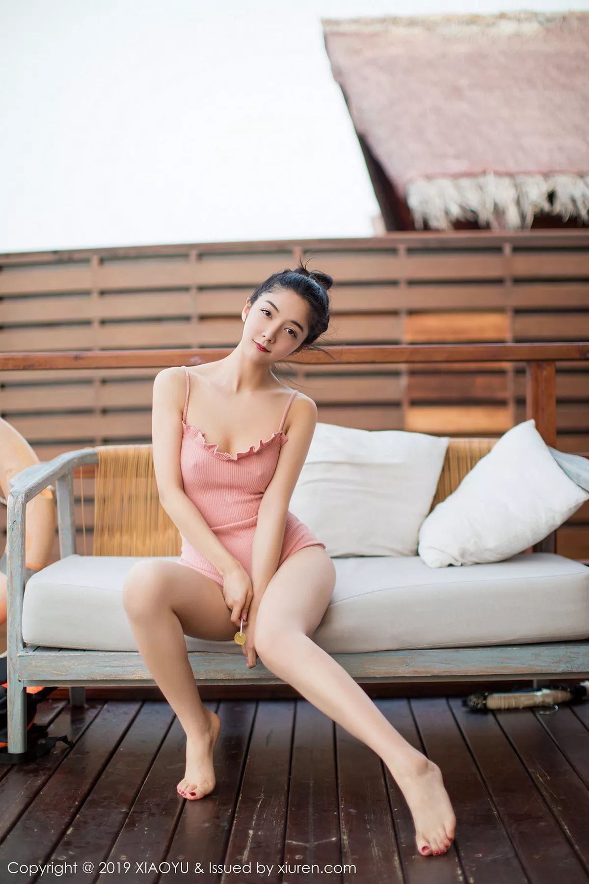 秀人集.com_[XiaoYu画语界]Vol.150_女神Angela喜欢猫马尔代夫旅拍粉色吊带内衣惹人诱惑写真66P