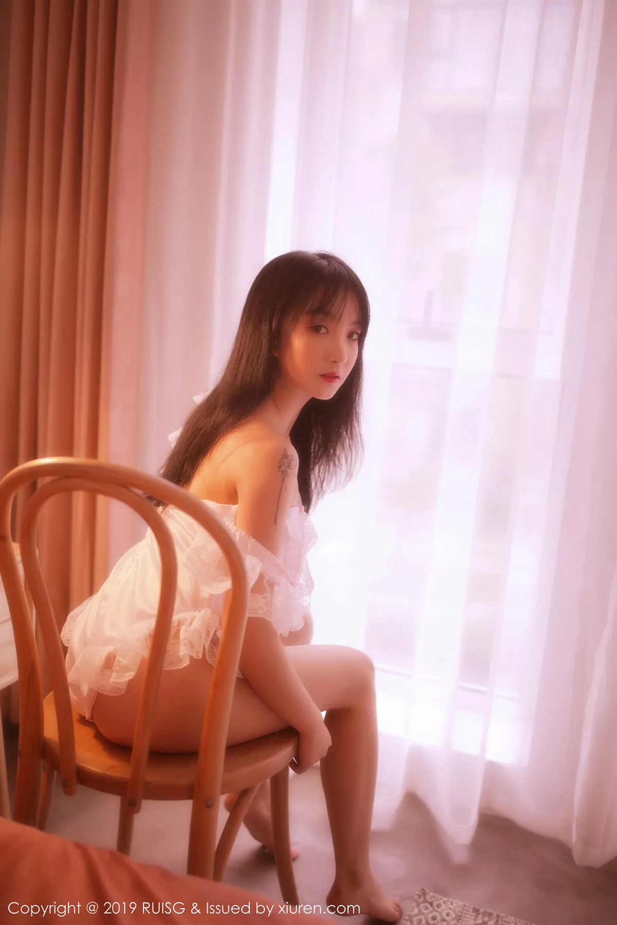 秀人集.com_[RUISG瑞丝馆]Vol.085_新人妹子小葡萄miki私房梦幻光线诱人蕾丝内衣唯美诱惑写真43P