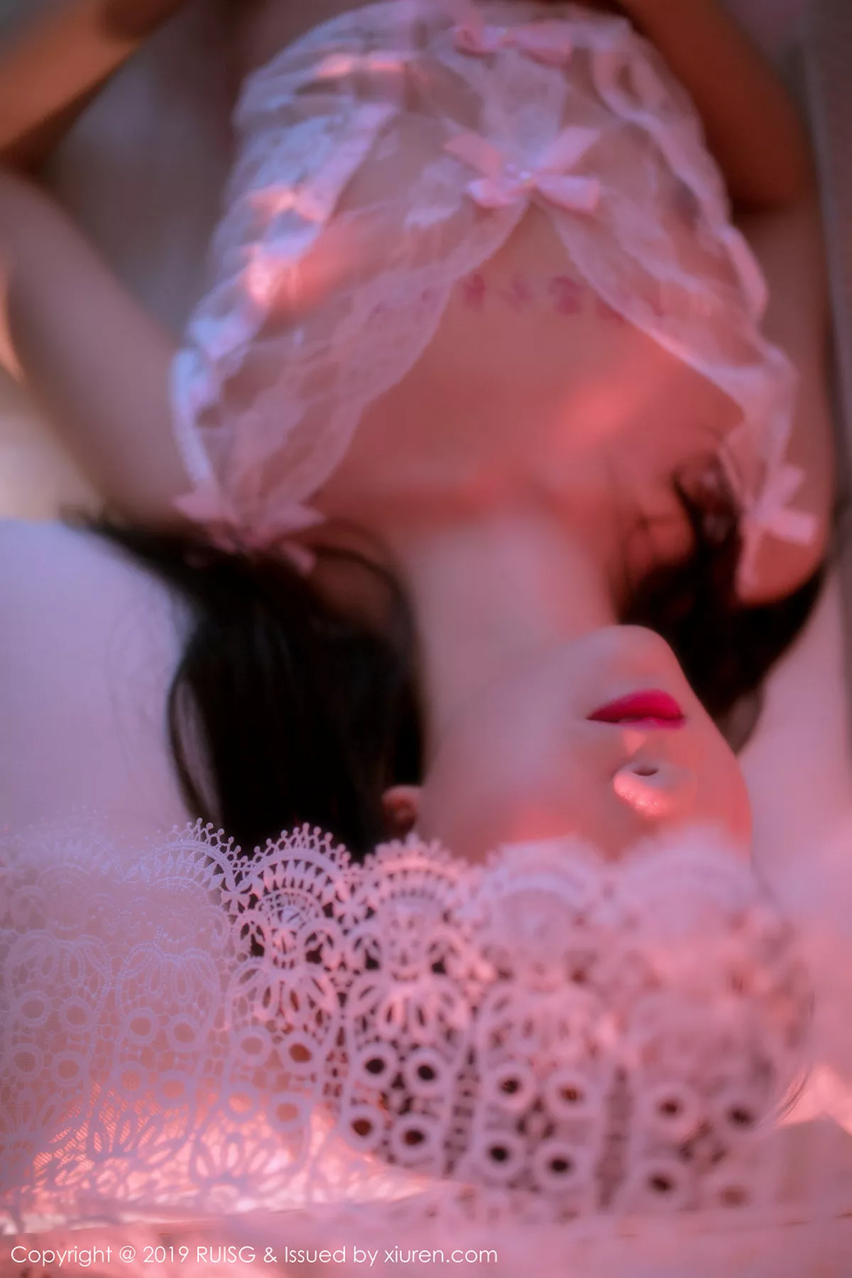 秀人集.com_[RUISG瑞丝馆]Vol.079_嫩模小葡萄miki私房梦幻光线下白色蕾丝薄纱内衣惹火诱惑写真42P