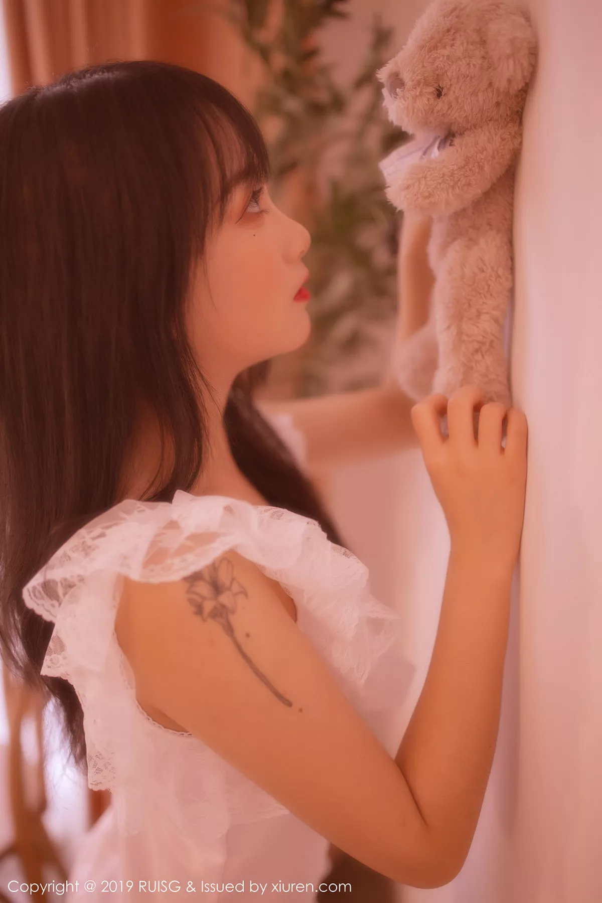 秀人集.com_[RUISG瑞丝馆]Vol.085_新人妹子小葡萄miki私房梦幻光线诱人蕾丝内衣唯美诱惑写真43P