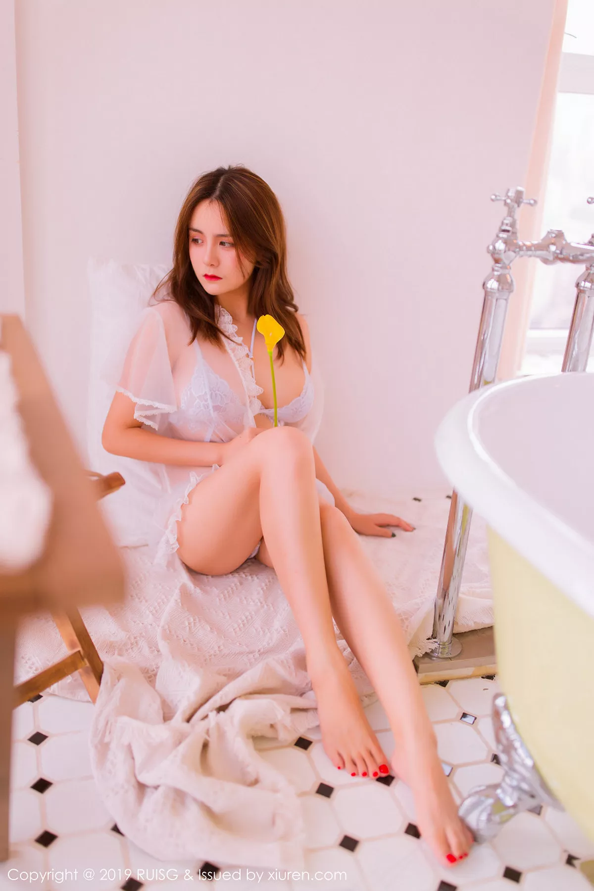 秀人集.com_[RUISG瑞丝馆]Vol.082_嫩模Daisy琳琳居家私房白色蕾丝内衣秀完美身材豪乳诱惑写真48P