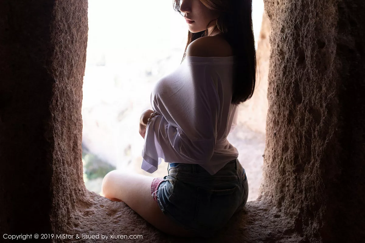 秀人集.com_[MiStar魅妍社]Vol.307_女神小狐狸Kathryn土耳其旅拍户外牛仔短裤秀完美身材诱惑写真33P