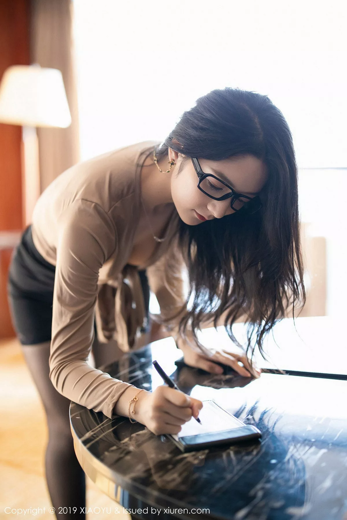 秀人集.com_[XiaoYu画语界]Vol.154_嫩模Angela小热巴私房眼镜OL秘书制服黑丝吊袜诱惑写真96P