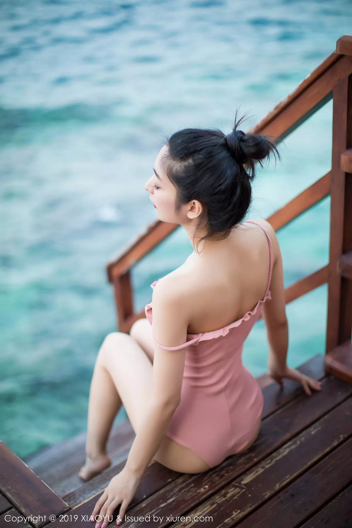 秀人集.com_[XiaoYu画语界]Vol.150_女神Angela喜欢猫马尔代夫旅拍粉色吊带内衣惹人诱惑写真66P