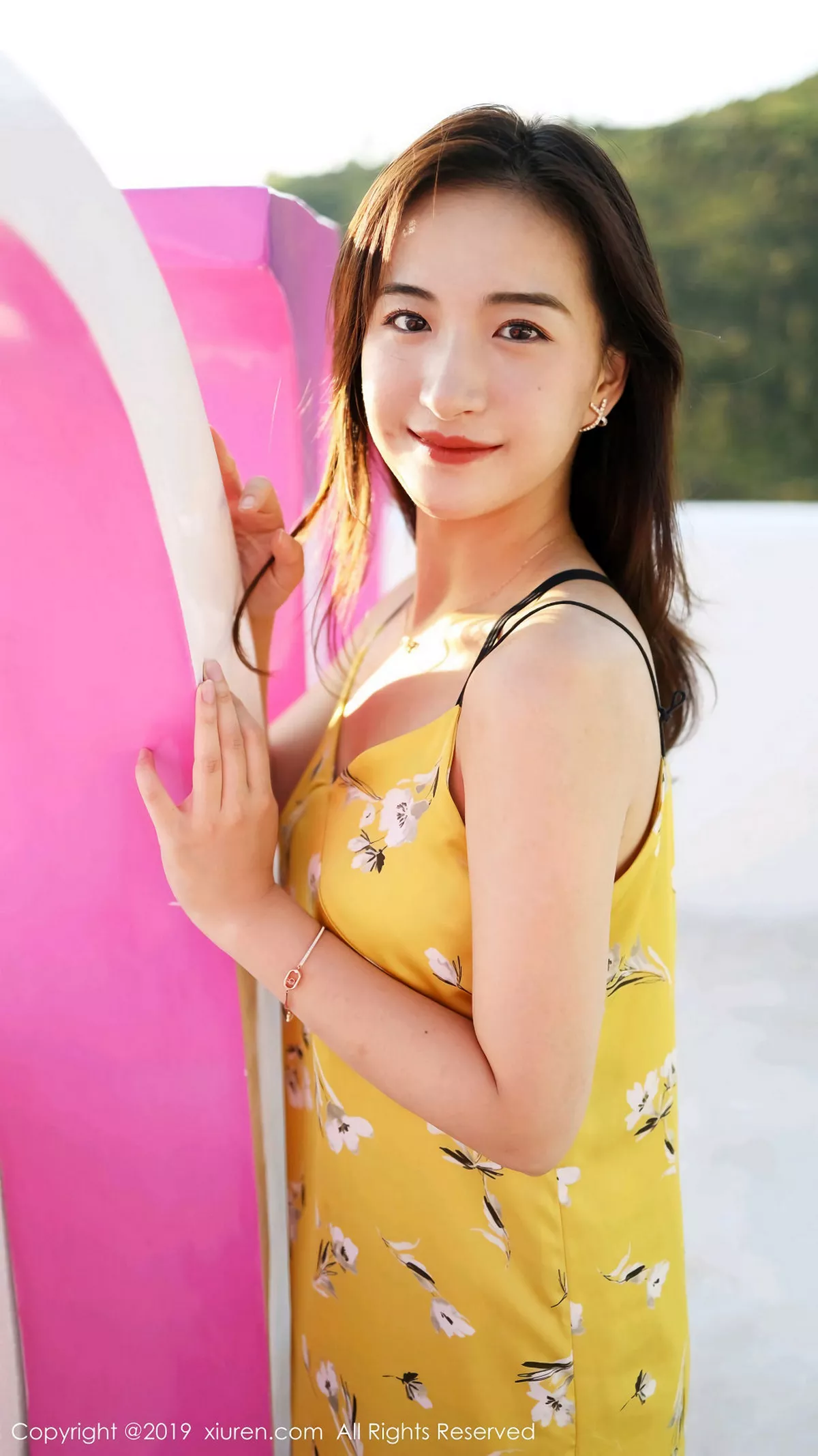 秀人集.com_[XiuRen秀人网]No.1660_嫩模艺儿拿铁户外白色长裙清新甜美风格靓丽迷人写真57P