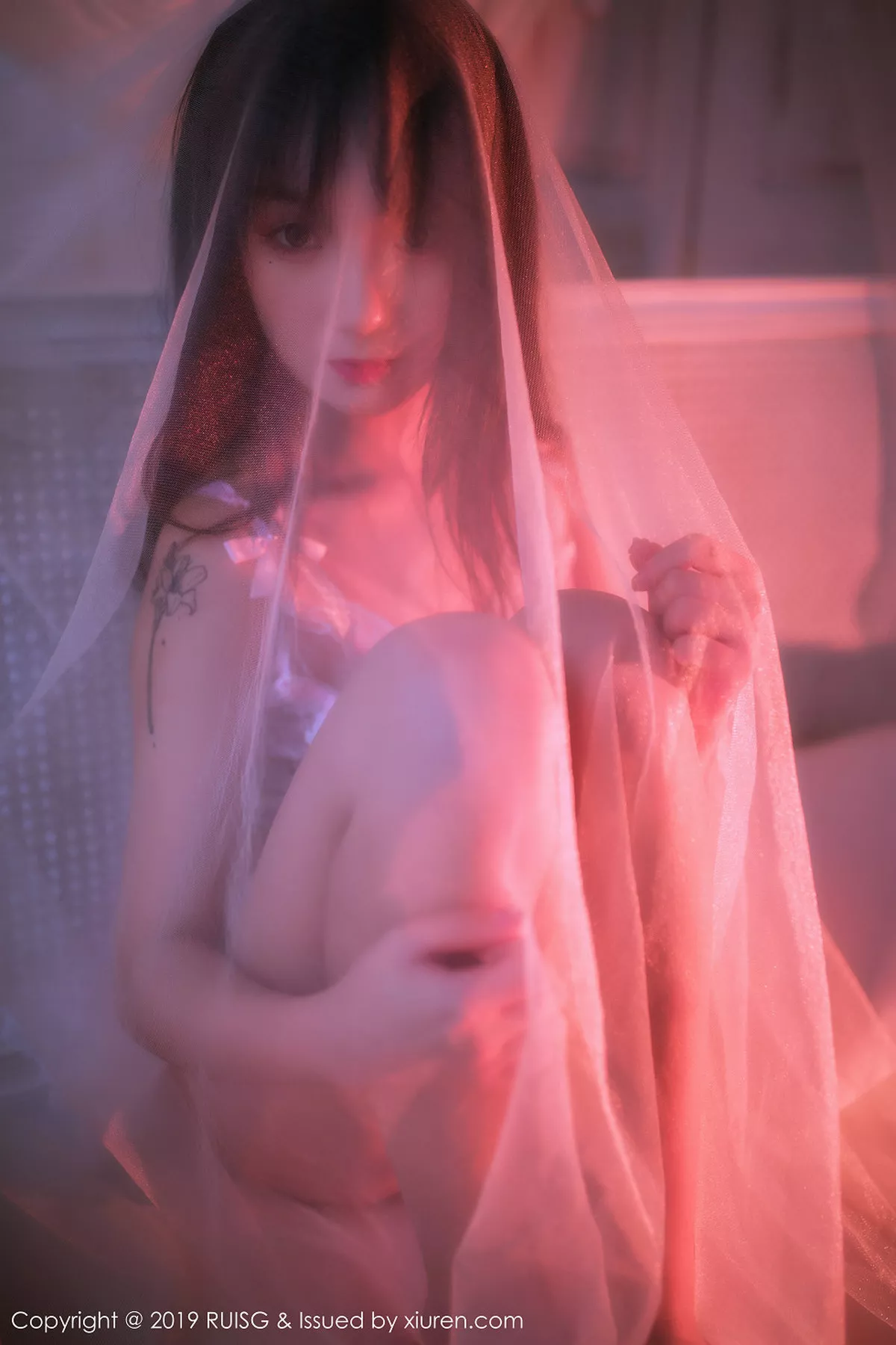 秀人集.com_[RUISG瑞丝馆]Vol.079_嫩模小葡萄miki私房梦幻光线下白色蕾丝薄纱内衣惹火诱惑写真42P