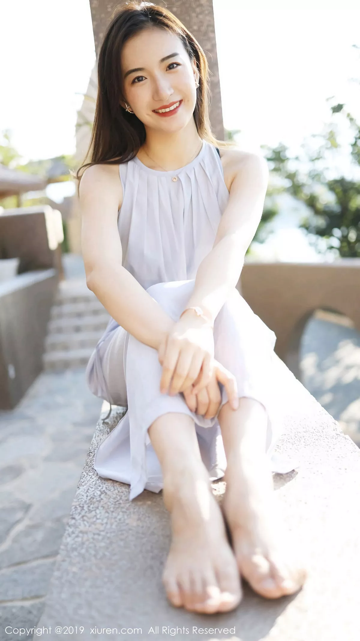 秀人集.com_[XiuRen秀人网]No.1660_嫩模艺儿拿铁户外白色长裙清新甜美风格靓丽迷人写真57P