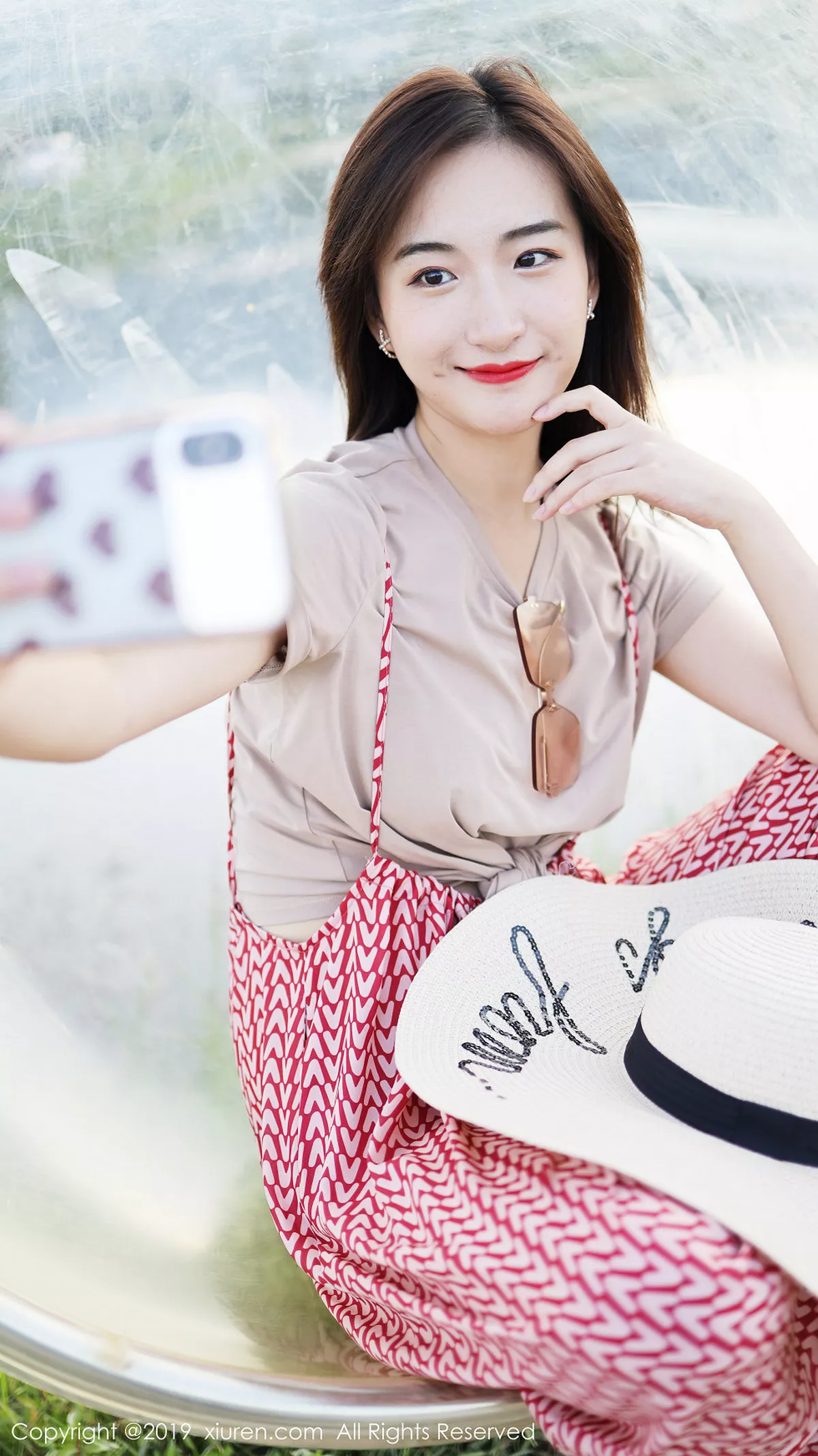 秀人集.com_[XiuRen秀人网]No.1718_嫩模艺儿拿铁室外帽子美少女清新甜美风靓丽迷人写真63P