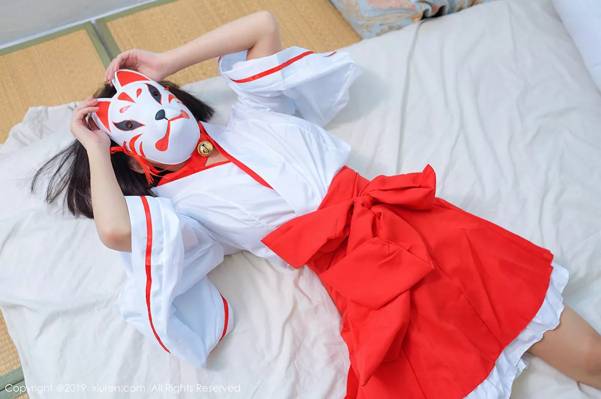 秀人集.com_[XiuRen秀人网]No.1702_模特_卿卿韩国旅拍私房面具魅惑半露豪乳+户外比基尼性感写真68P