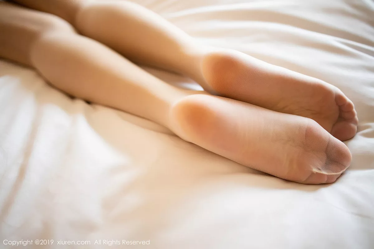 秀人集.com_[XiuRen秀人网]No.1695_女神杨晨晨sugar私房白色连身裙床上无内肉丝裤袜撩人诱惑写真91P