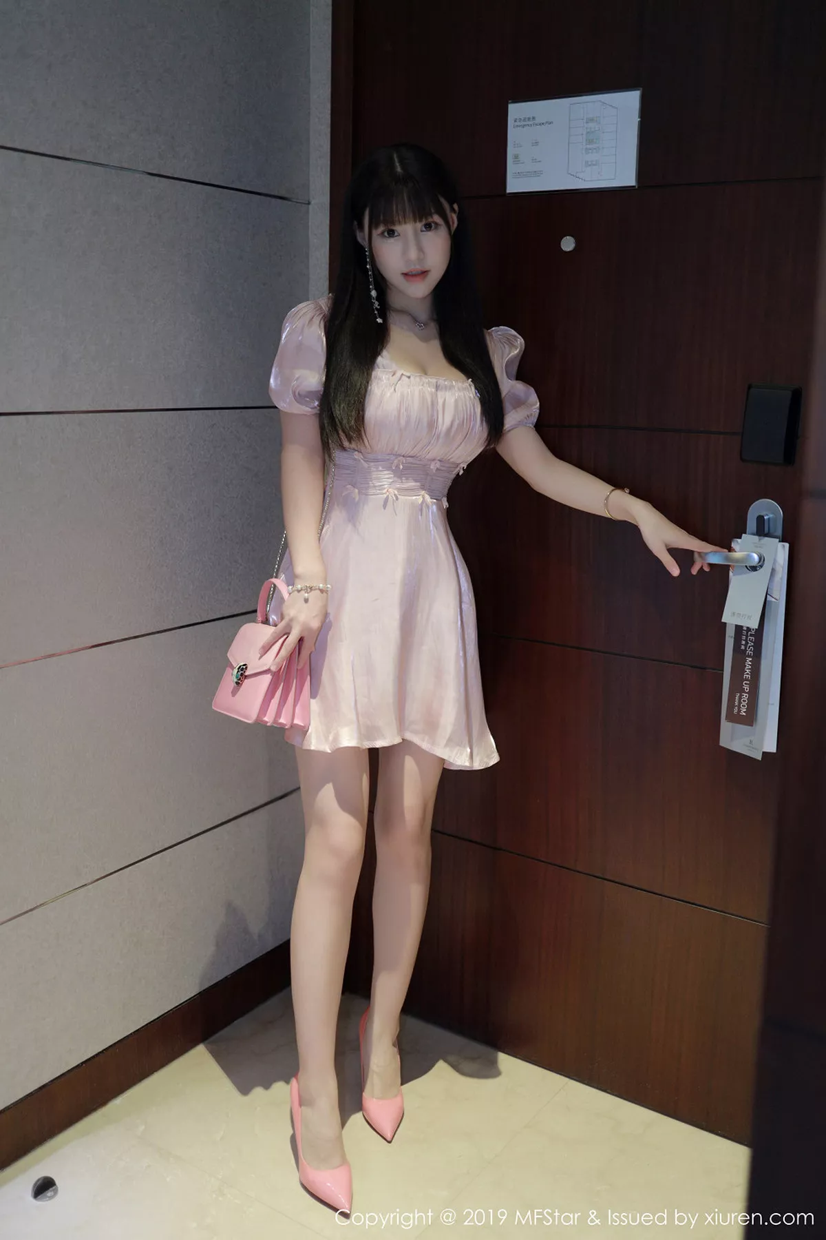 秀人集.com_[MFStar模范学院]Vol.217_女神Flower朱可儿粉色连身裙全脱秀性感内衣完美诱惑写真90P