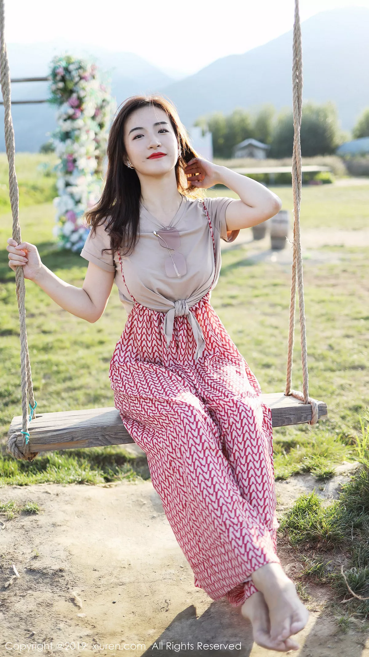 秀人集.com_[XiuRen秀人网]No.1718_嫩模艺儿拿铁室外帽子美少女清新甜美风靓丽迷人写真63P