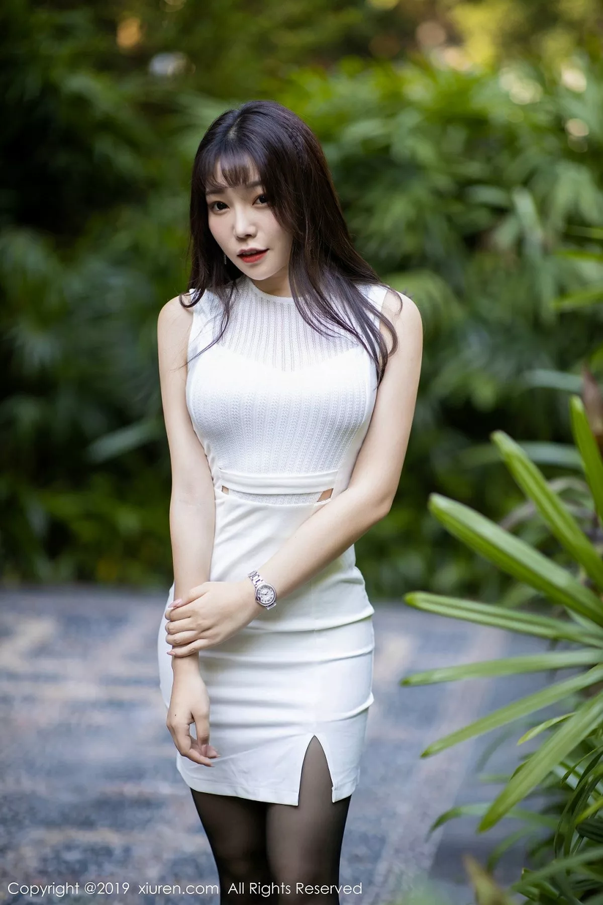 秀人集.com_[XiuRen秀人网]No.1714_女神芝芝Booty室外典雅短裙+私房魅惑黑丝秀完美身材诱惑写真66P