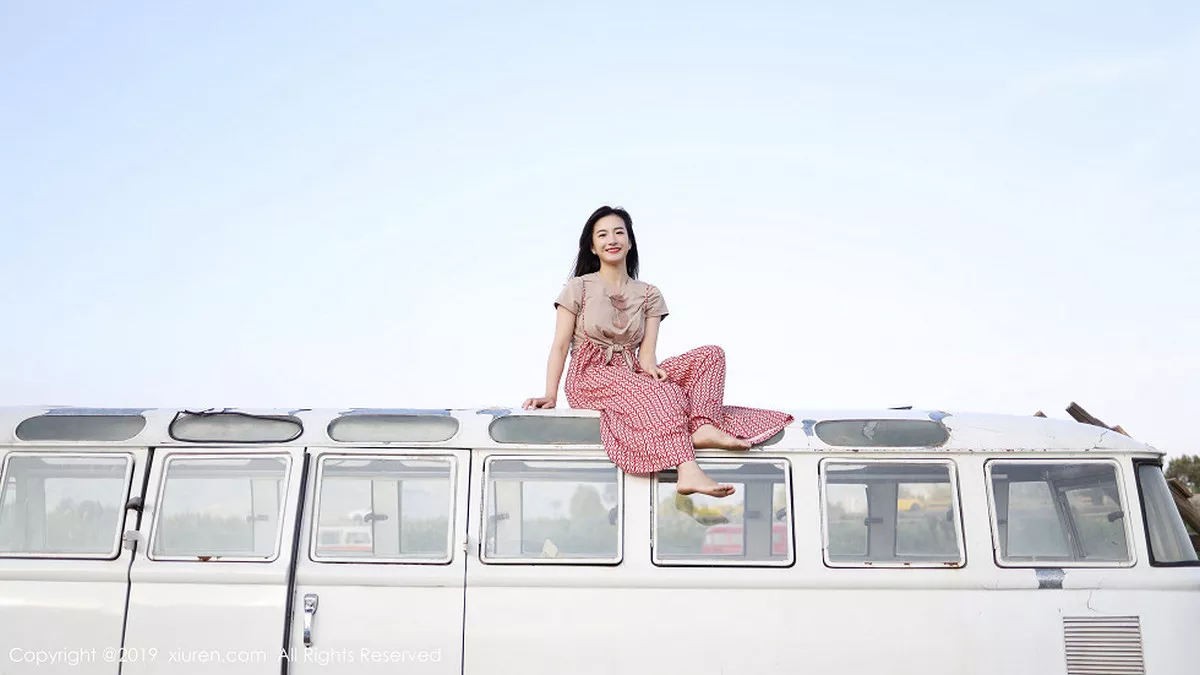 秀人集.com_[XiuRen秀人网]No.1718_嫩模艺儿拿铁室外帽子美少女清新甜美风靓丽迷人写真63P