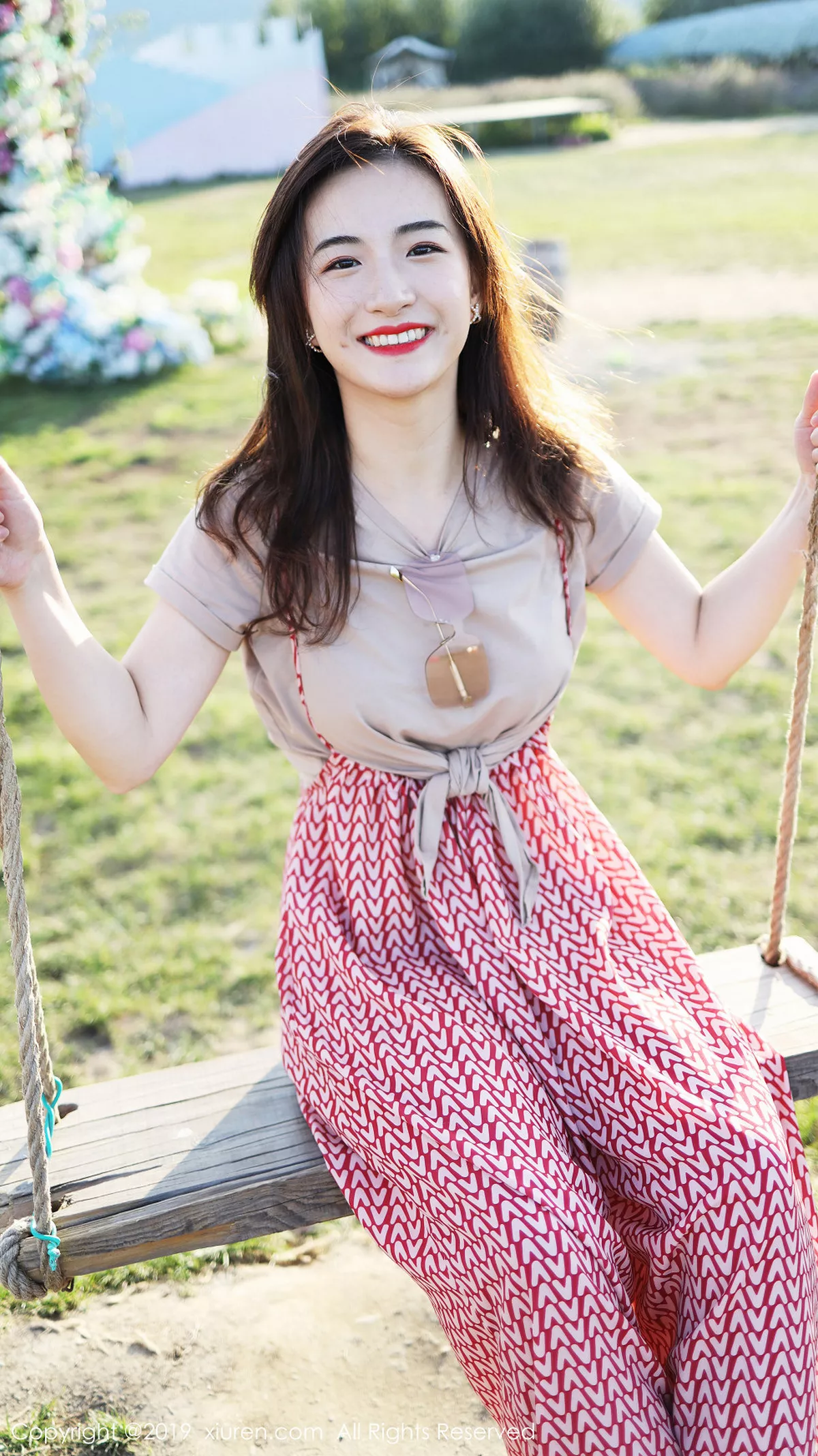 秀人集.com_[XiuRen秀人网]No.1718_嫩模艺儿拿铁室外帽子美少女清新甜美风靓丽迷人写真63P