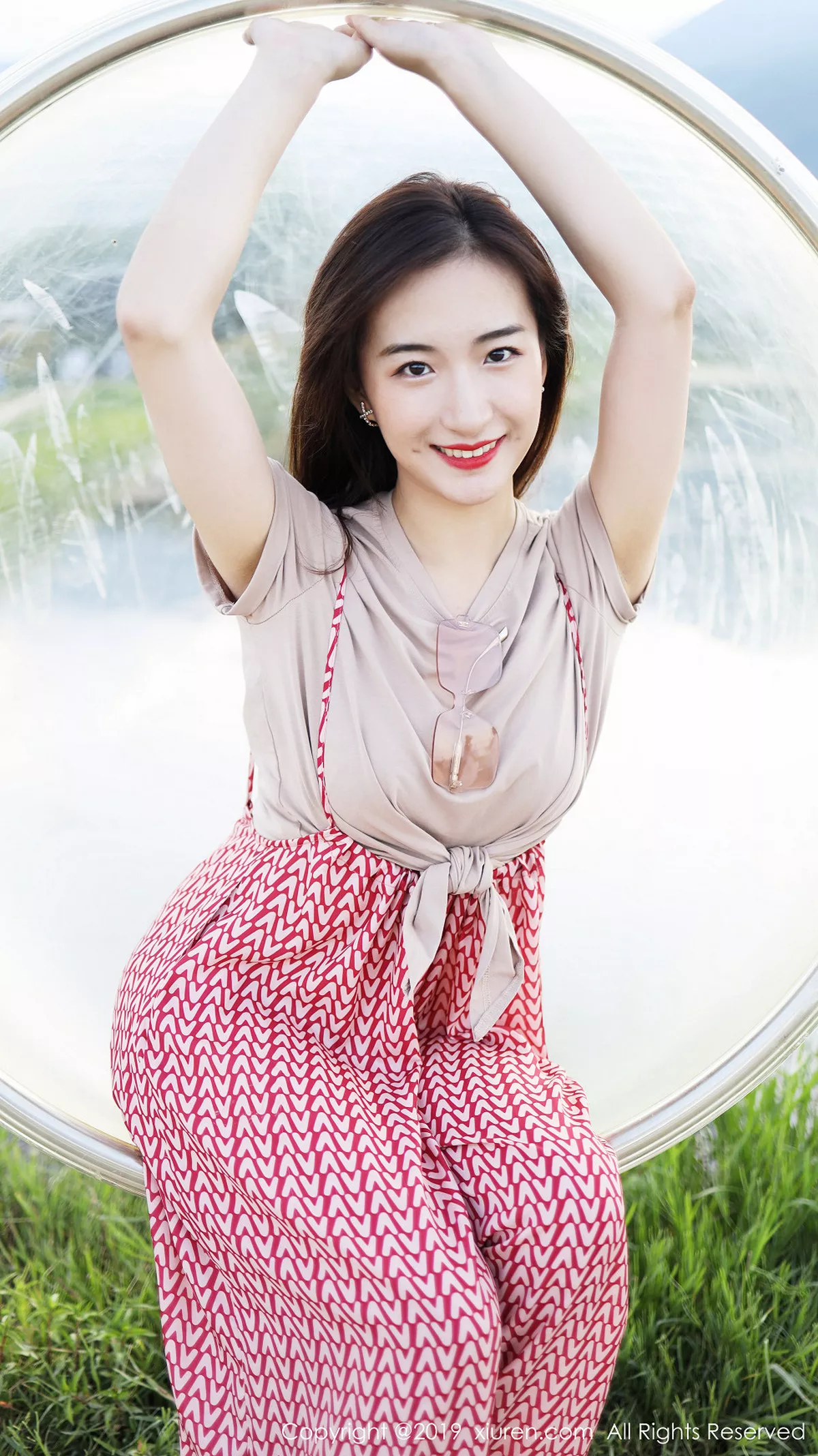 秀人集.com_[XiuRen秀人网]No.1718_嫩模艺儿拿铁室外帽子美少女清新甜美风靓丽迷人写真63P