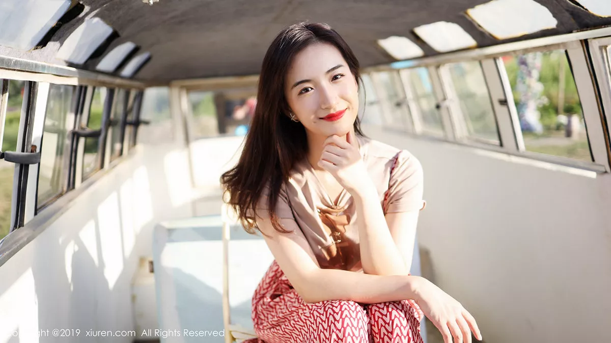 秀人集.com_[XiuRen秀人网]No.1718_嫩模艺儿拿铁室外帽子美少女清新甜美风靓丽迷人写真63P