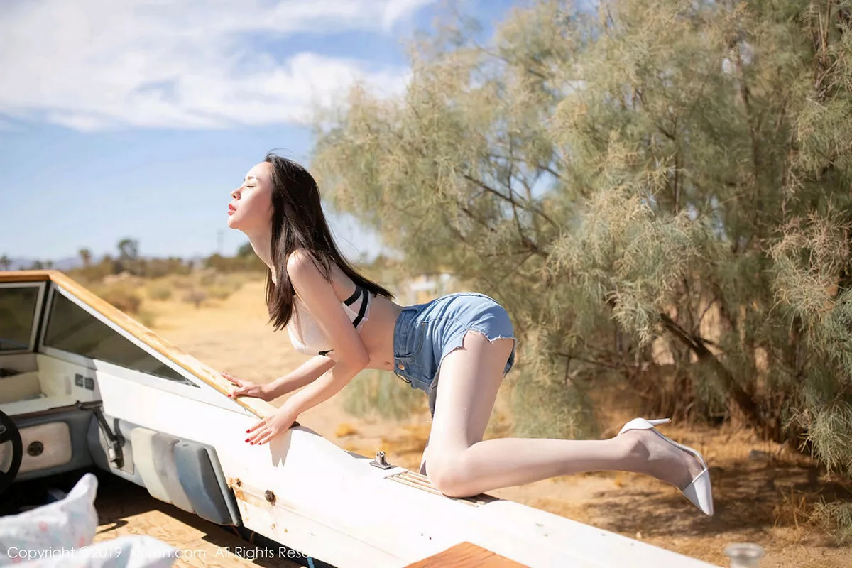 秀人集.com_[XiuRen秀人网]No.1710_嫩模梦心月美国旅拍户外游艇半脱内裤露丰满翘臀极致诱惑写真68P