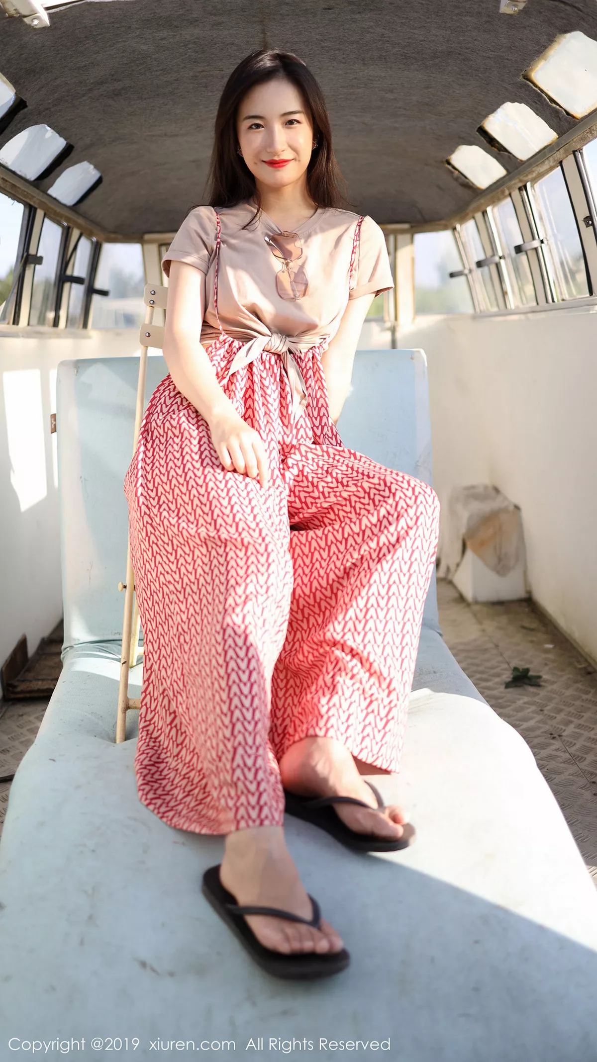 秀人集.com_[XiuRen秀人网]No.1718_嫩模艺儿拿铁室外帽子美少女清新甜美风靓丽迷人写真63P