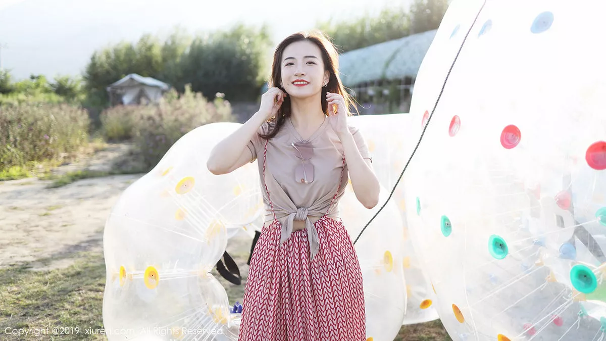 秀人集.com_[XiuRen秀人网]No.1718_嫩模艺儿拿铁室外帽子美少女清新甜美风靓丽迷人写真63P