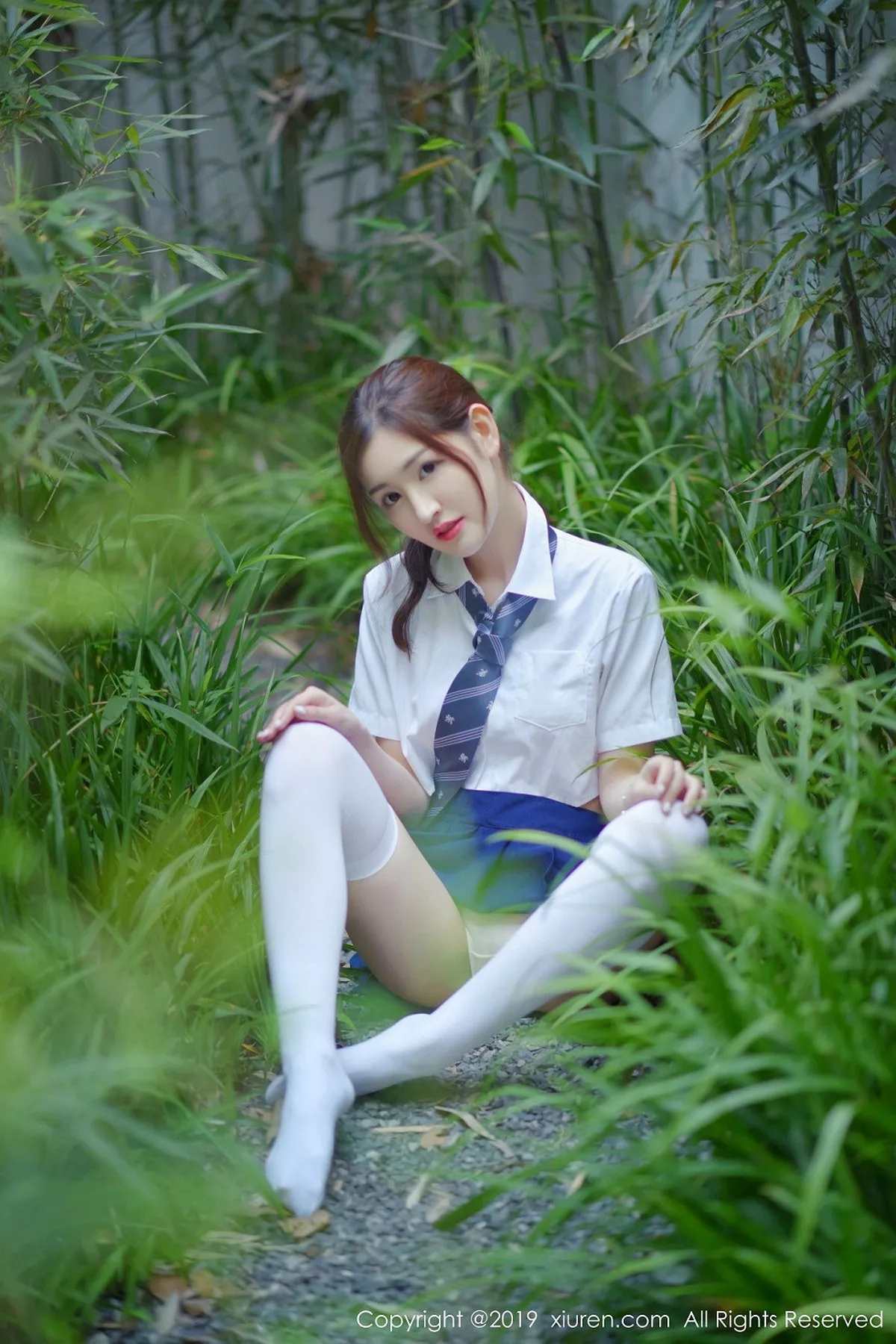 秀人集.com_[XiuRen秀人网]No.1733_嫩模沈梦瑶户外清爽学生装大胆半脱露白色蕾丝内衣诱惑写真60P