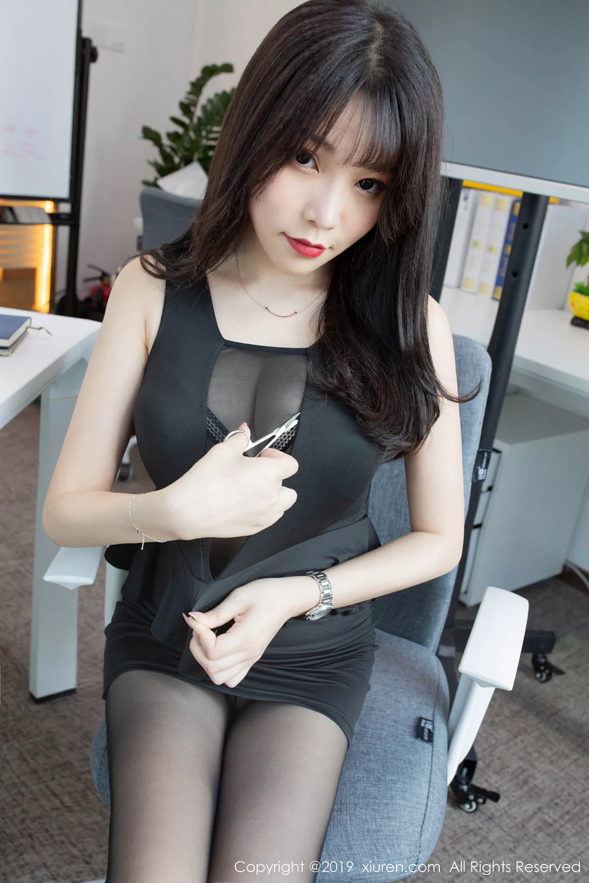 秀人集.com_[XiuRen秀人网]No.1757_女神芝芝Booty办公室主题性感女秘书超薄无内黑丝惹火诱惑写真54P