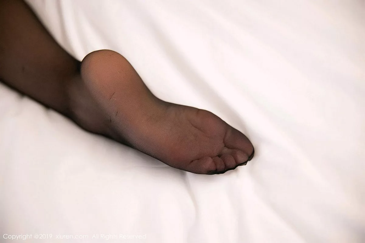 秀人集.com_[XiuRen秀人网]No.1764_女神芝芝Booty私房脱长裙露无内黑丝秀翘臀屁沟惹火诱惑写真65P