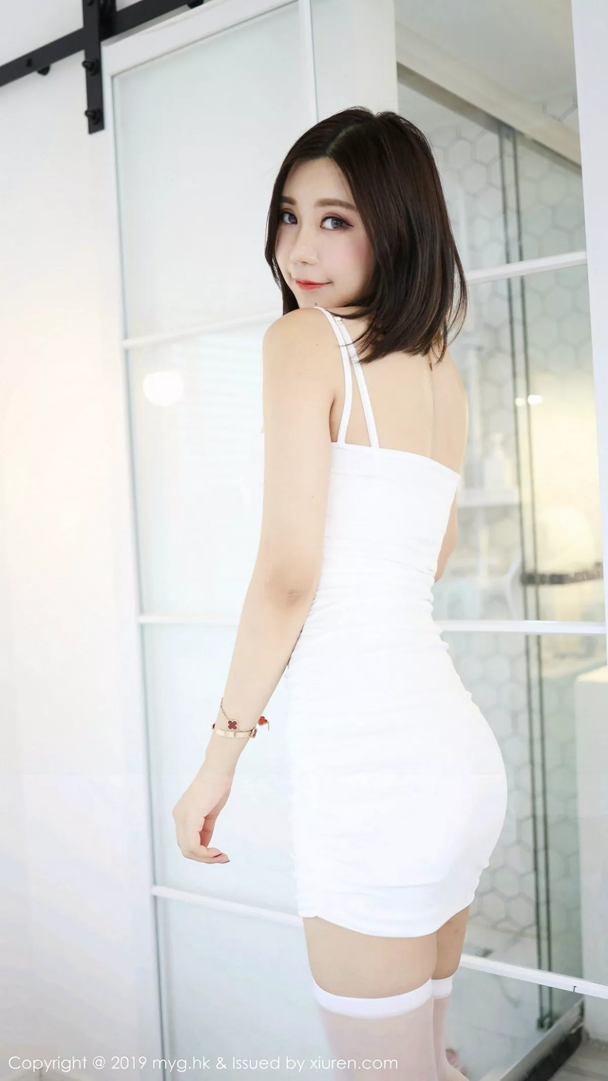 秀人集.com_[MyGirl美媛馆]Vol.401_嫩模绮里嘉ula私房蕾丝镂空内衣配白丝袜秀白嫩肌肤诱惑写真40P