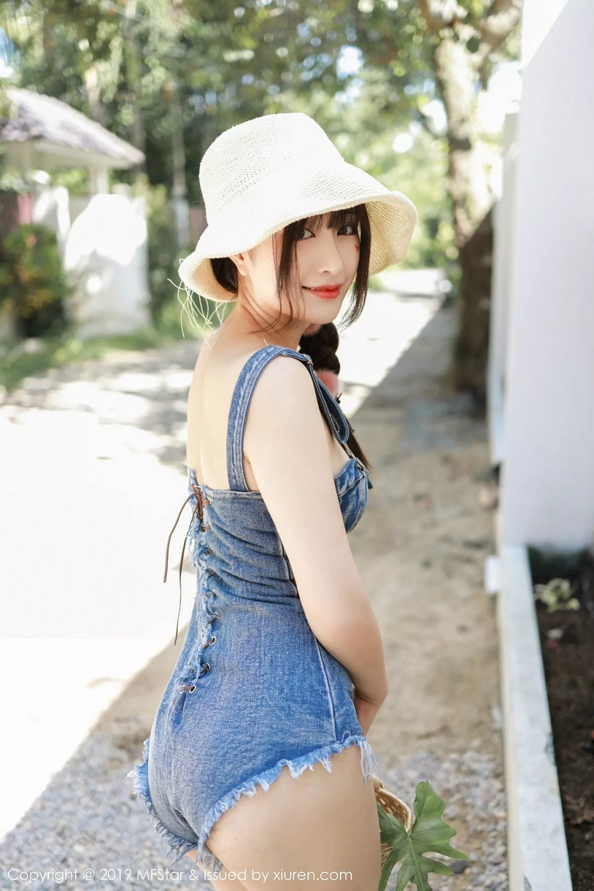 秀人集.com_[MFStar模范学院]Vol.228_嫩模Betty林子欣日本旅拍牛仔连体衣真空露豪乳诱惑写真57P