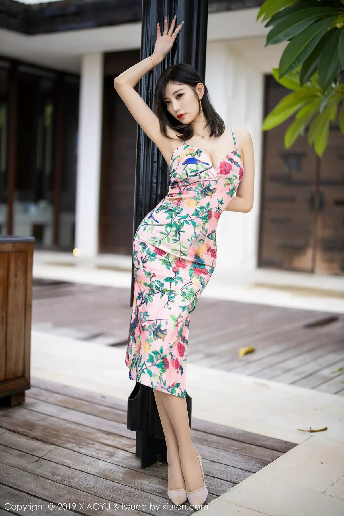 秀人集.com_[XiaoYu画语界]Vol.194_女神杨晨晨sugar心愿旅拍华丽吊裙+性感比基尼完美诱惑写真70P