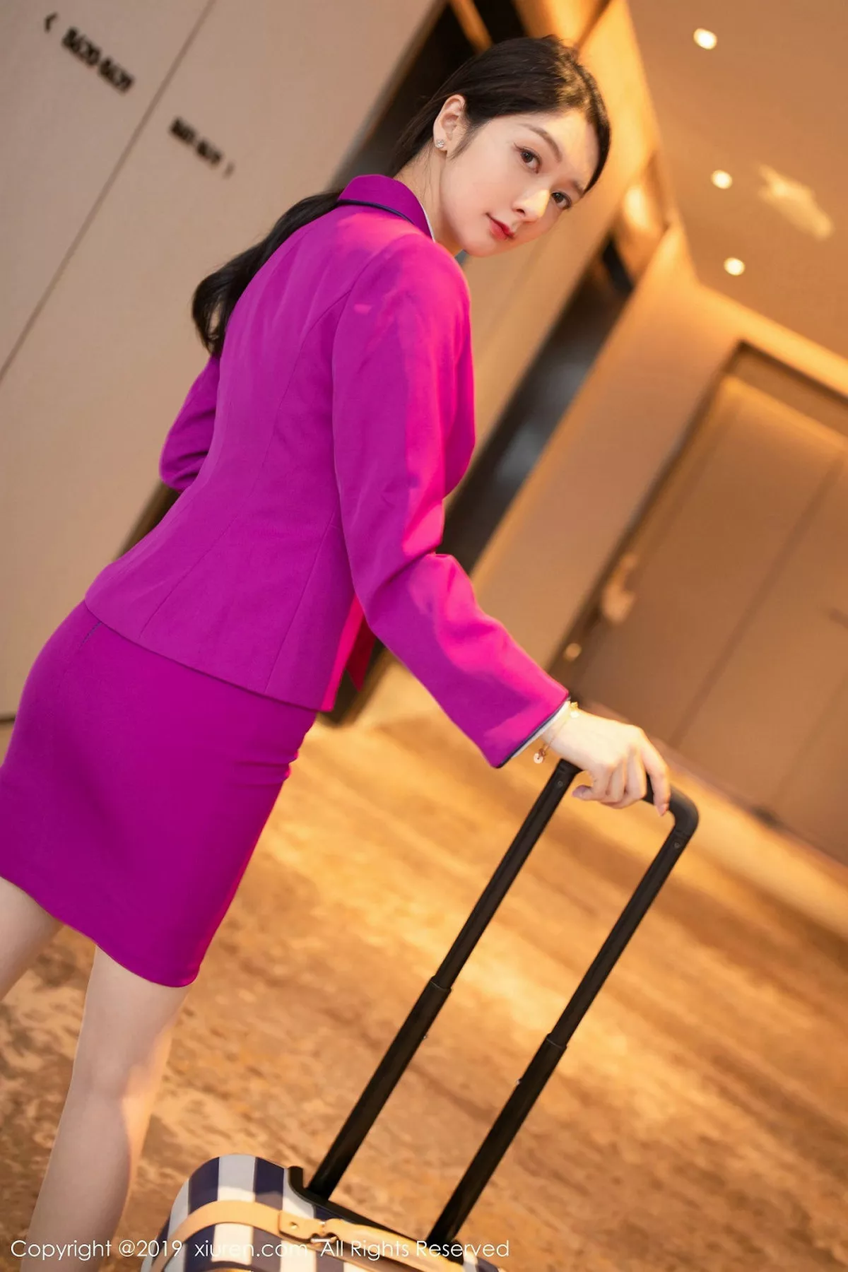 秀人集.com_[XiuRen秀人网]No.1799_女神Angela小热巴私房空姐制服蕾丝内衣秀傲人豪乳诱惑写真99P