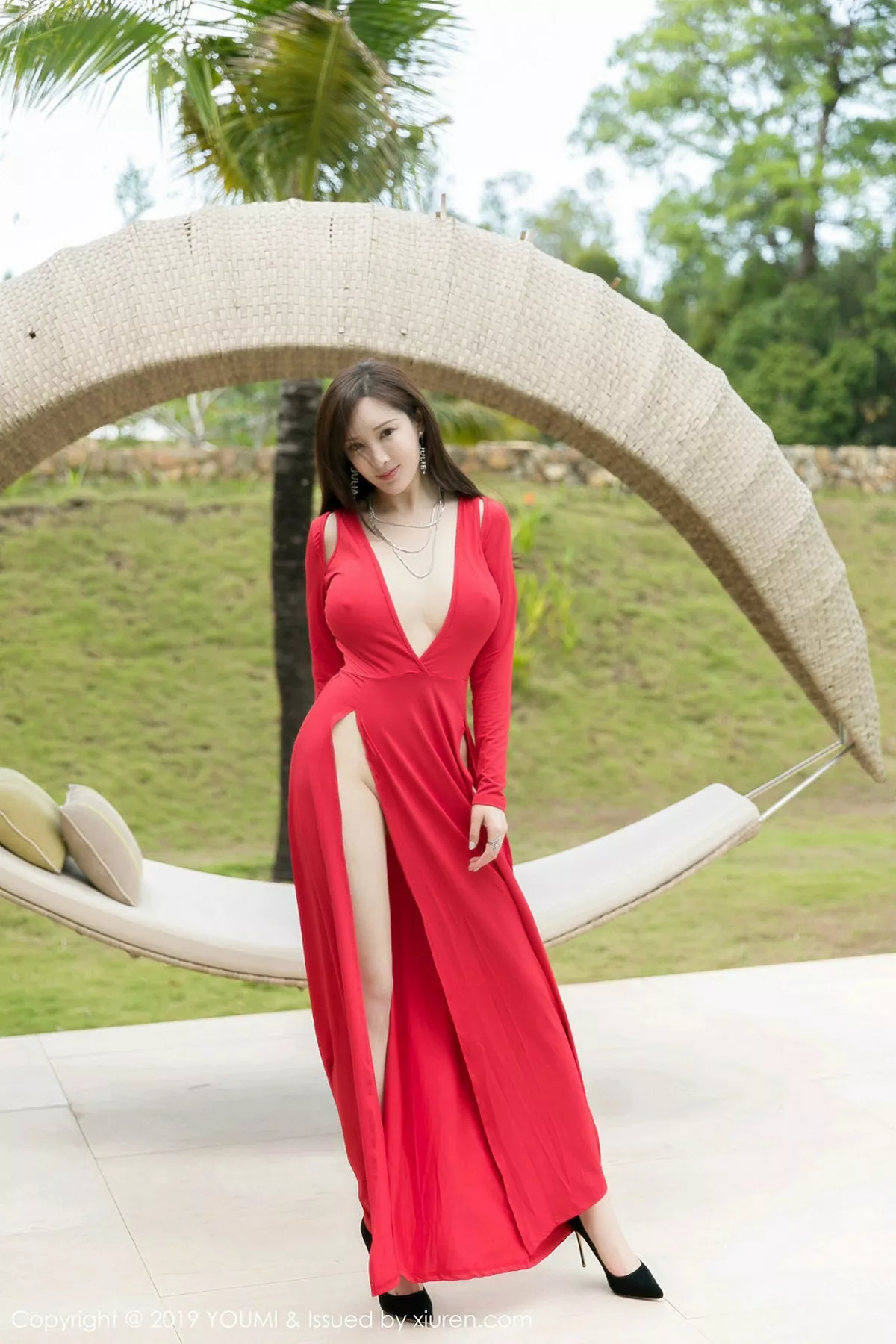 秀人集.com_[YouMi尤蜜荟]Vol.383_女神奶瓶土肥圆户外真空优雅服饰半脱露豪乳撩人诱惑写真62P