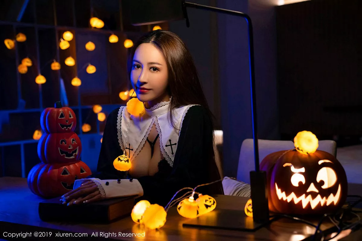 秀人集.com_[XiuRen秀人网]No.1802_嫩模周井空私房霓虹灯下性感内衣秀火辣身材撩人诱惑写真42P