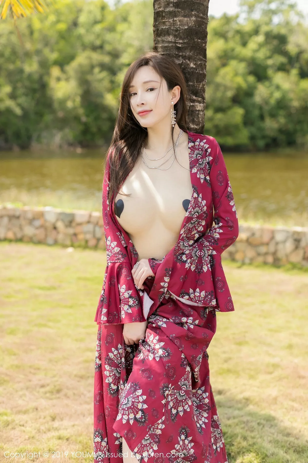 秀人集.com_[YouMi尤蜜荟]Vol.383_女神奶瓶土肥圆户外真空优雅服饰半脱露豪乳撩人诱惑写真62P