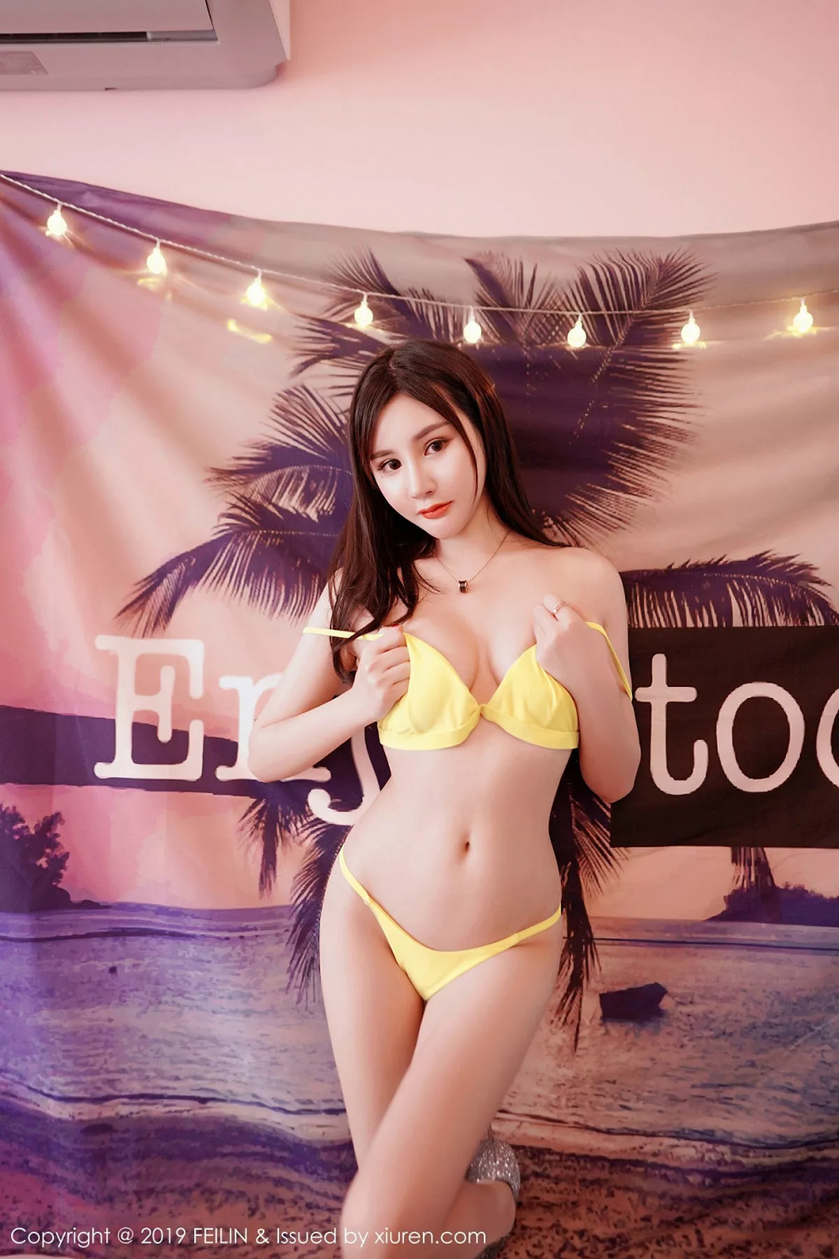 秀人集.com_[FeiLin嗲囡囡]Vol.216_嫩模Celina青妍私房黄色比基尼半脱秀翘臀极致诱惑写真40P