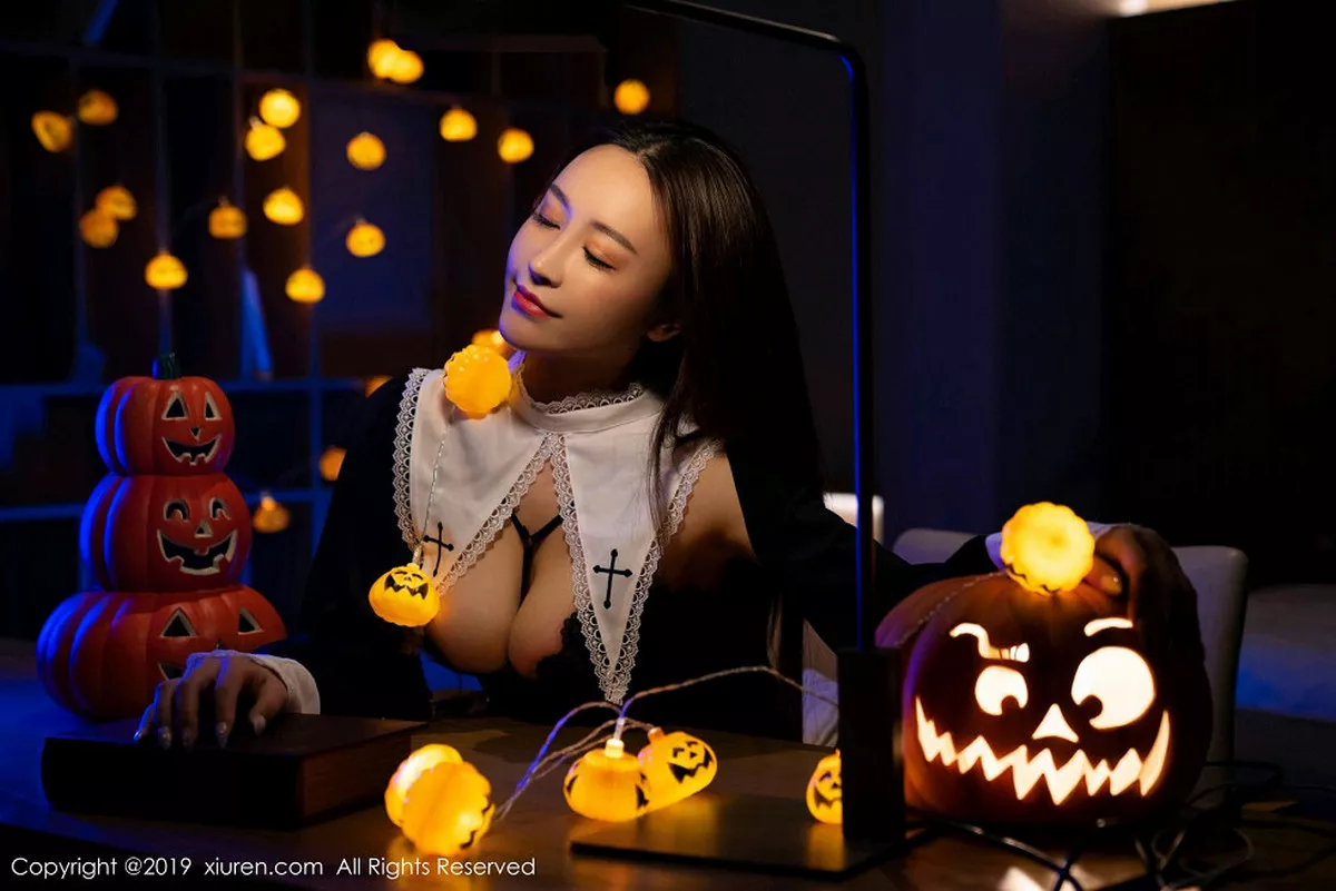 秀人集.com_[XiuRen秀人网]No.1802_嫩模周井空私房霓虹灯下性感内衣秀火辣身材撩人诱惑写真42P