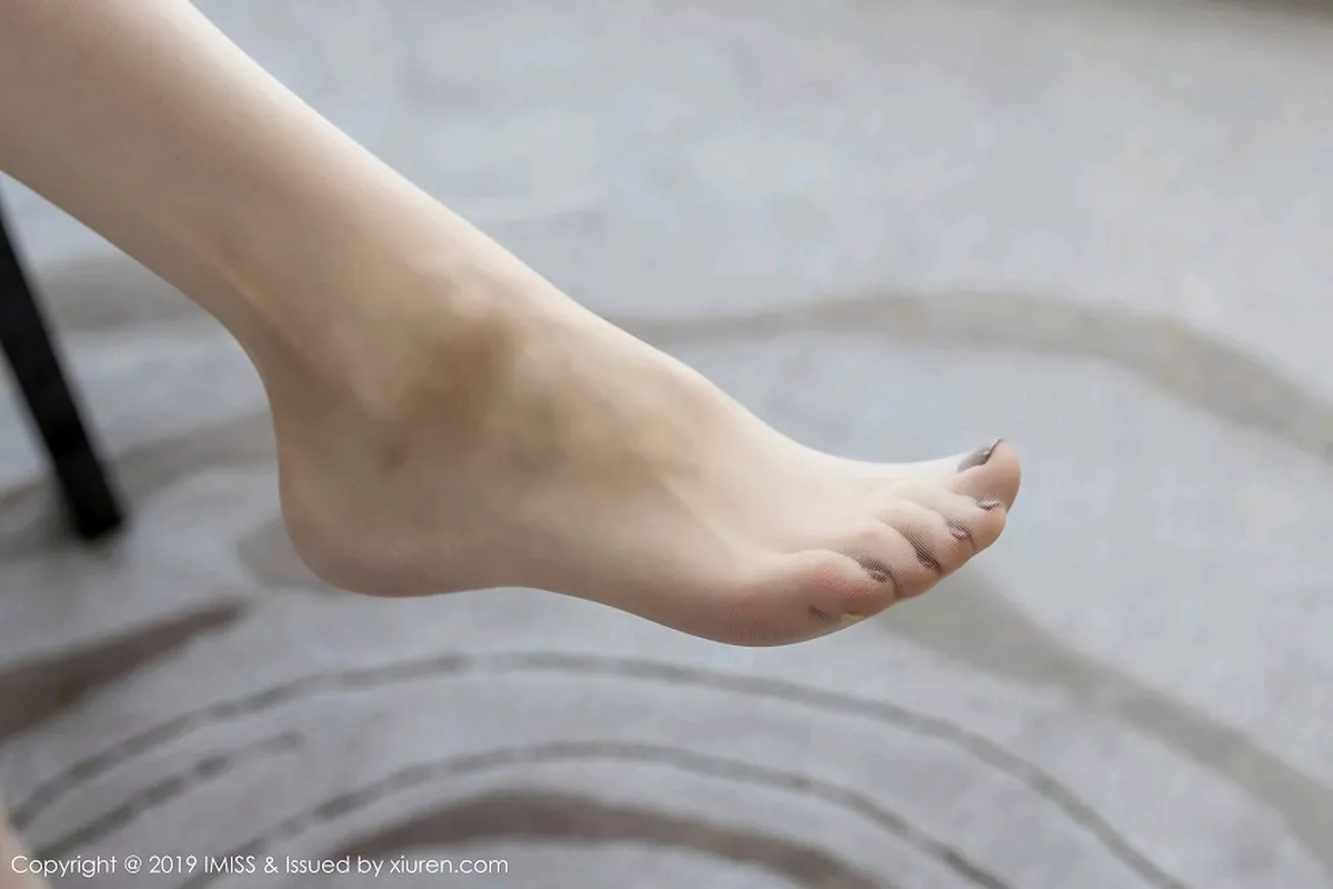 秀人集.com_[IMISS爱蜜社]Vol.412_嫩模梦心月私房旗袍全脱露性感内衣无内肉丝惹火诱惑写真50P