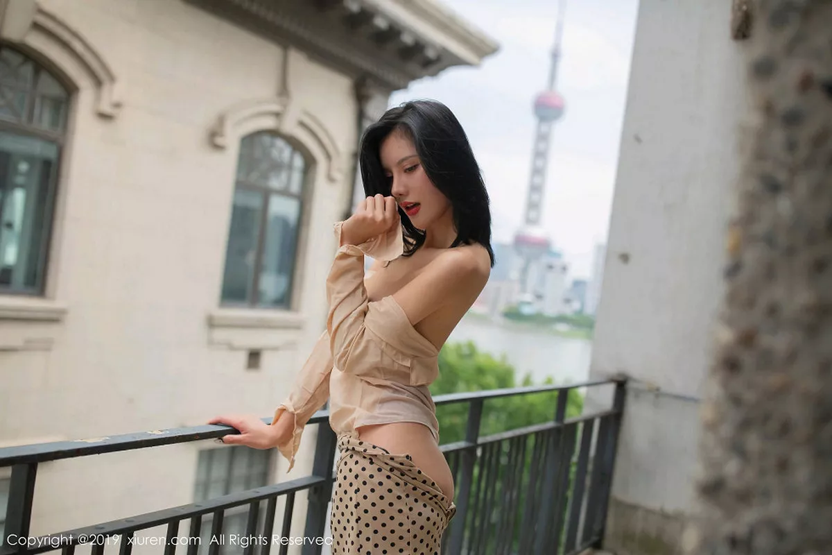 秀人集.com_[XiuRen秀人网]No.1842_嫩模就是阿朱啊户外阳台+室内真空半脱露火辣身材诱惑写真73P