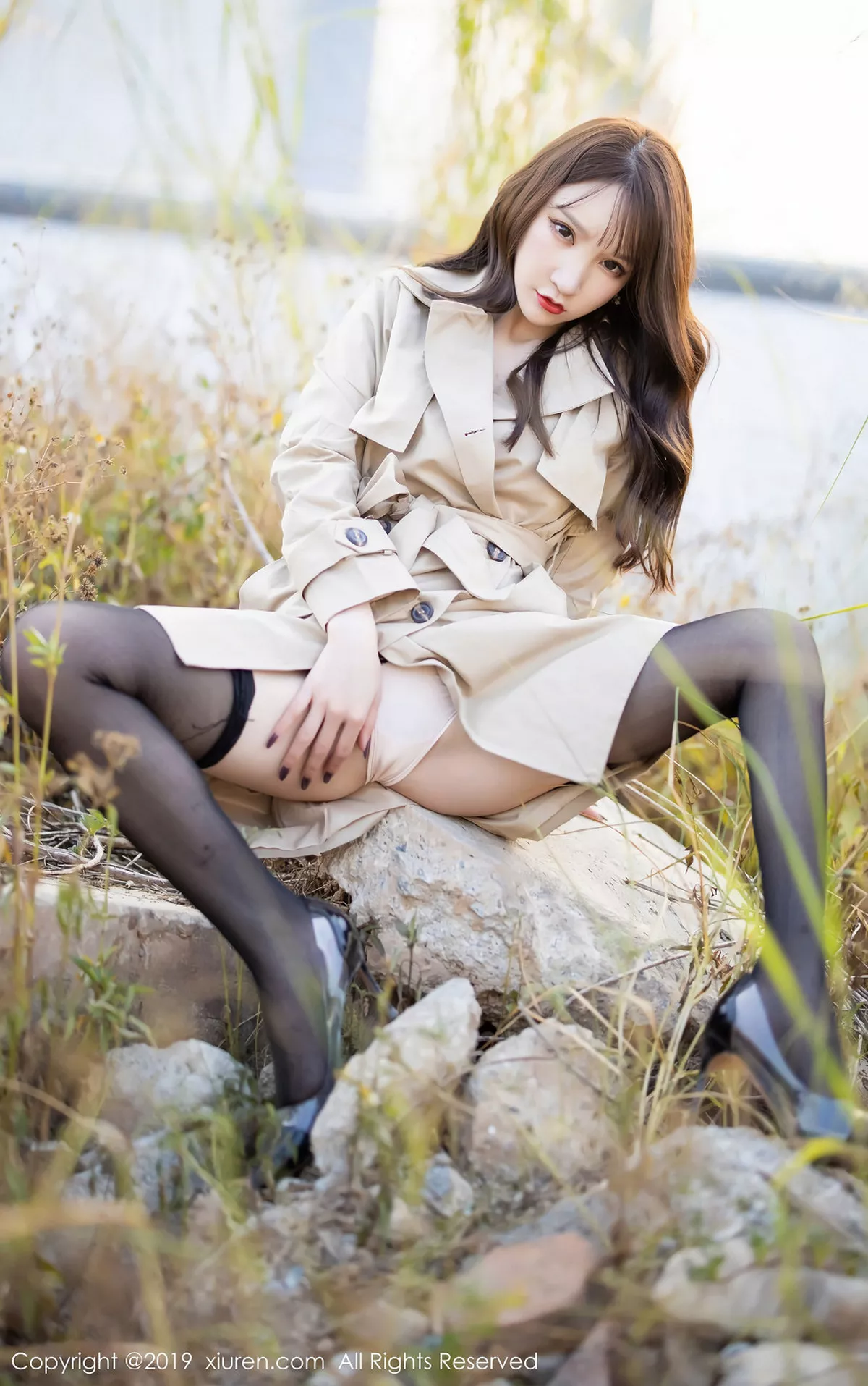 秀人集.com_[XiuRen秀人网]No.1876_女神周于希Sandy户外精致黑色内衣配吊带黑丝袜撩人诱惑写真93P