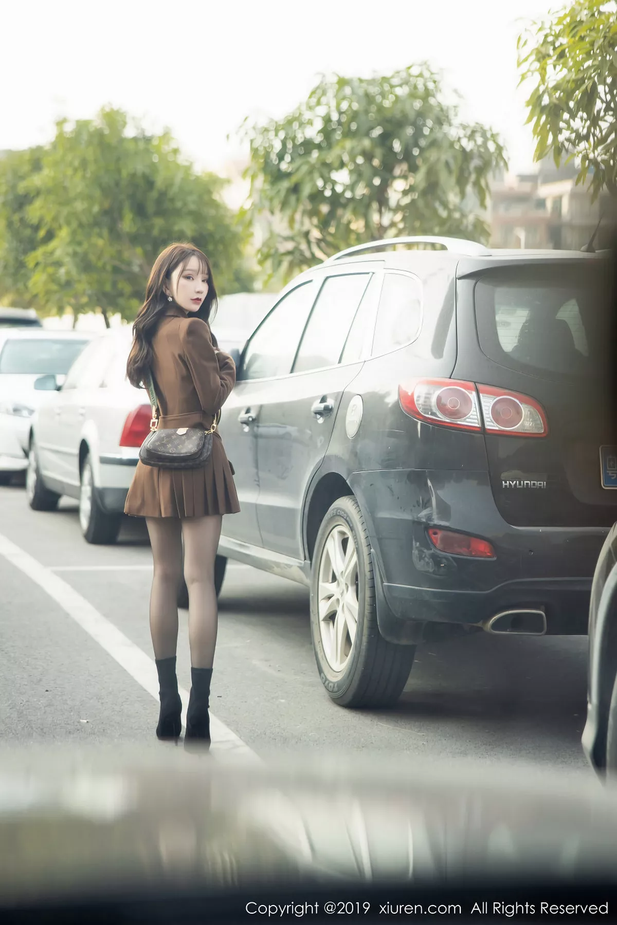 秀人集.com_[XiuRen秀人网]No.1869_女神周于希Sandy性感车拍系列蕾丝内衣秀白嫩肌肤诱惑写真82P