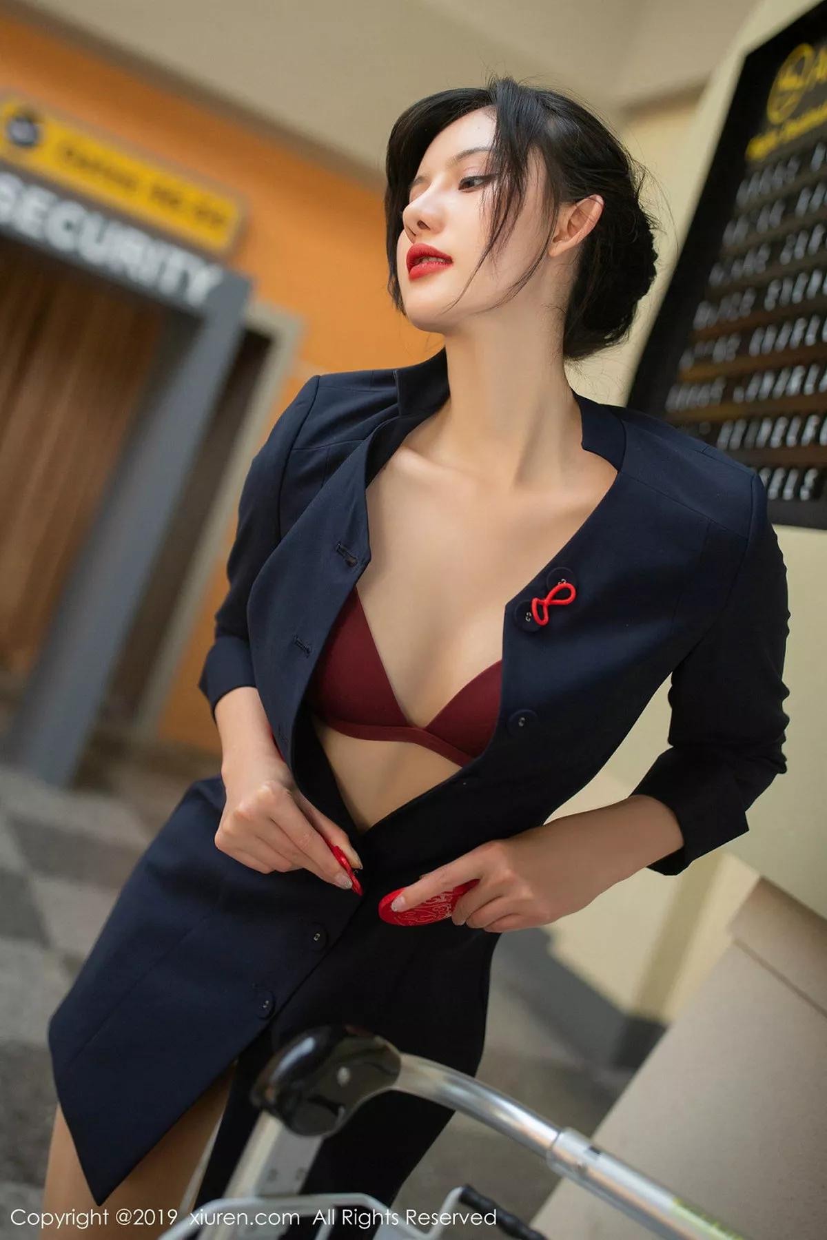 秀人集.com_[XiuRen秀人网]No.1881_嫩模就是阿朱啊机厅地勤主题撩裙开档肉丝裤袜露翘臀诱惑写真80P