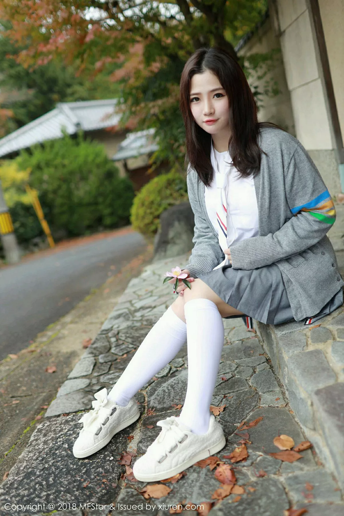 秀人集.com_[MFStar模范学院]Vol.162_女神徐cake日本旅拍性感衬衣配短裙半露白嫩美乳诱惑写真40P