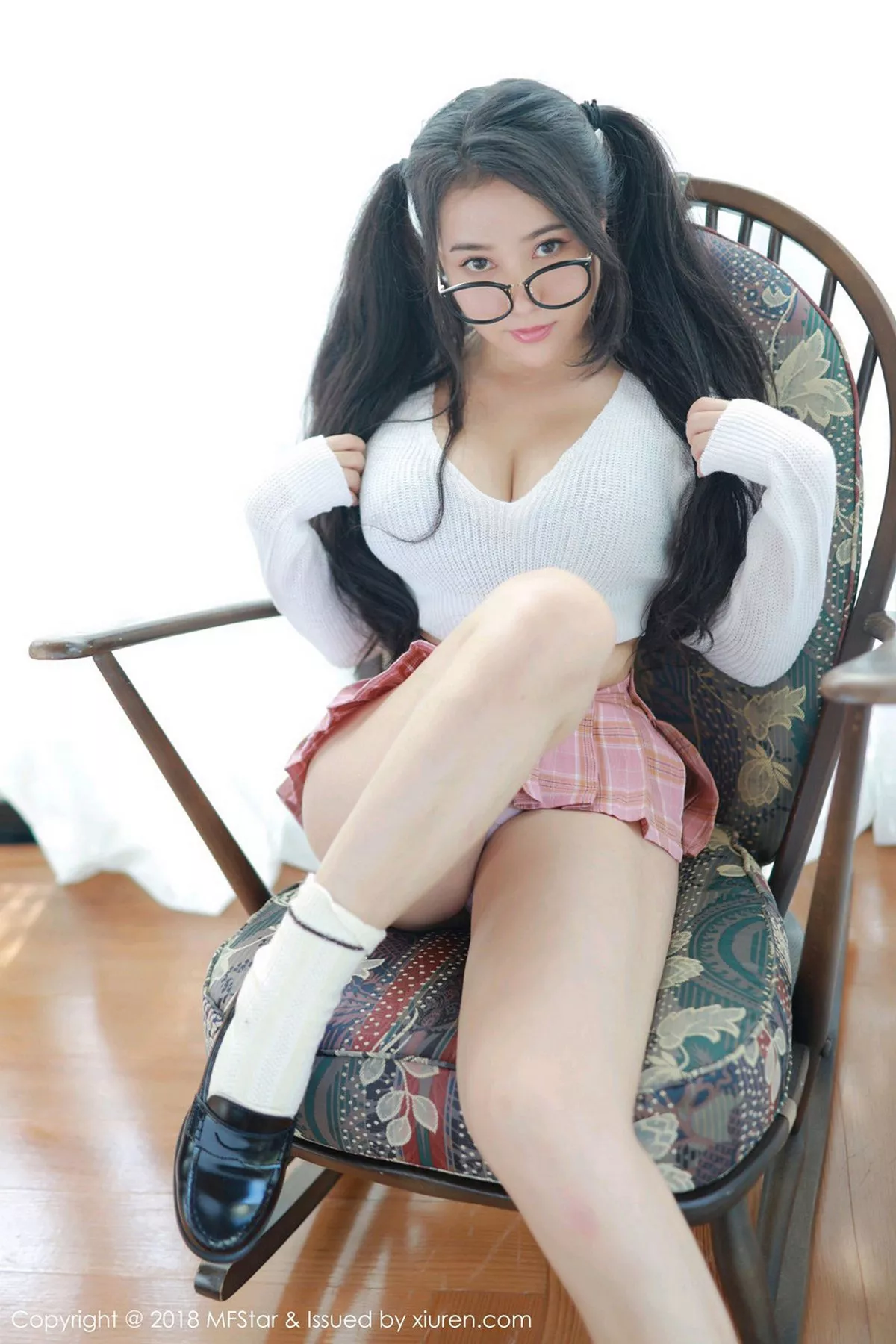 秀人集.com_[MFStar模范学院]Vol.168_女神Manuela玛鲁娜日本旅拍私房粉色短裙秀翘臀极致诱惑写真51P