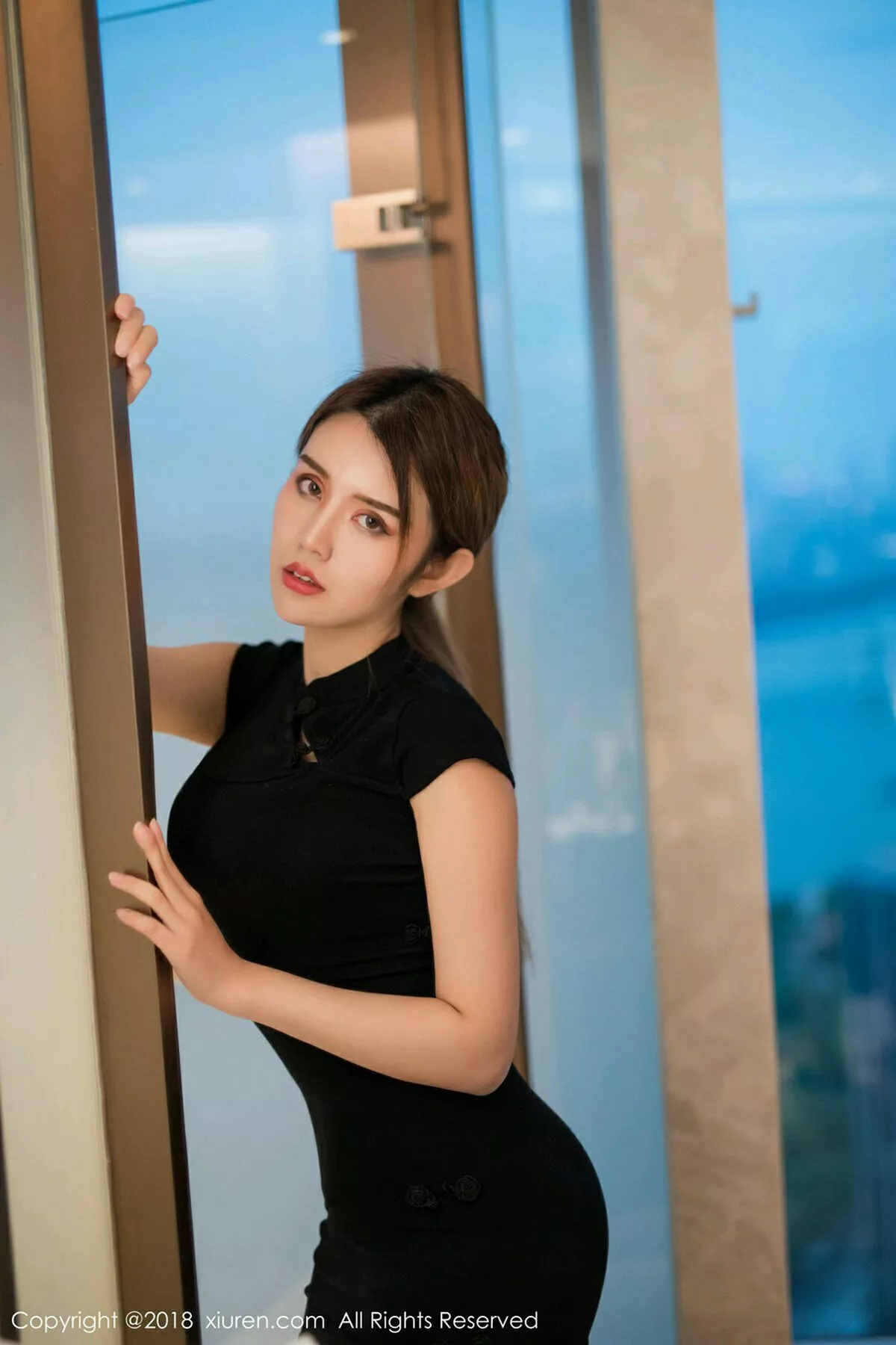 秀人集.com_[XiuRen秀人网]No.1231_女神Cris_卓娅祺黑色连身裙配无内黑丝裤袜翘臀诱惑写真49P