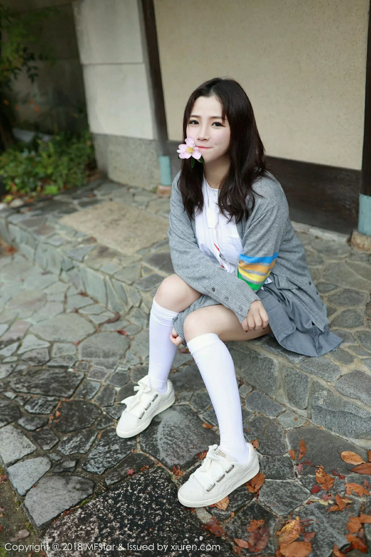 秀人集.com_[MFStar模范学院]Vol.162_女神徐cake日本旅拍性感衬衣配短裙半露白嫩美乳诱惑写真40P